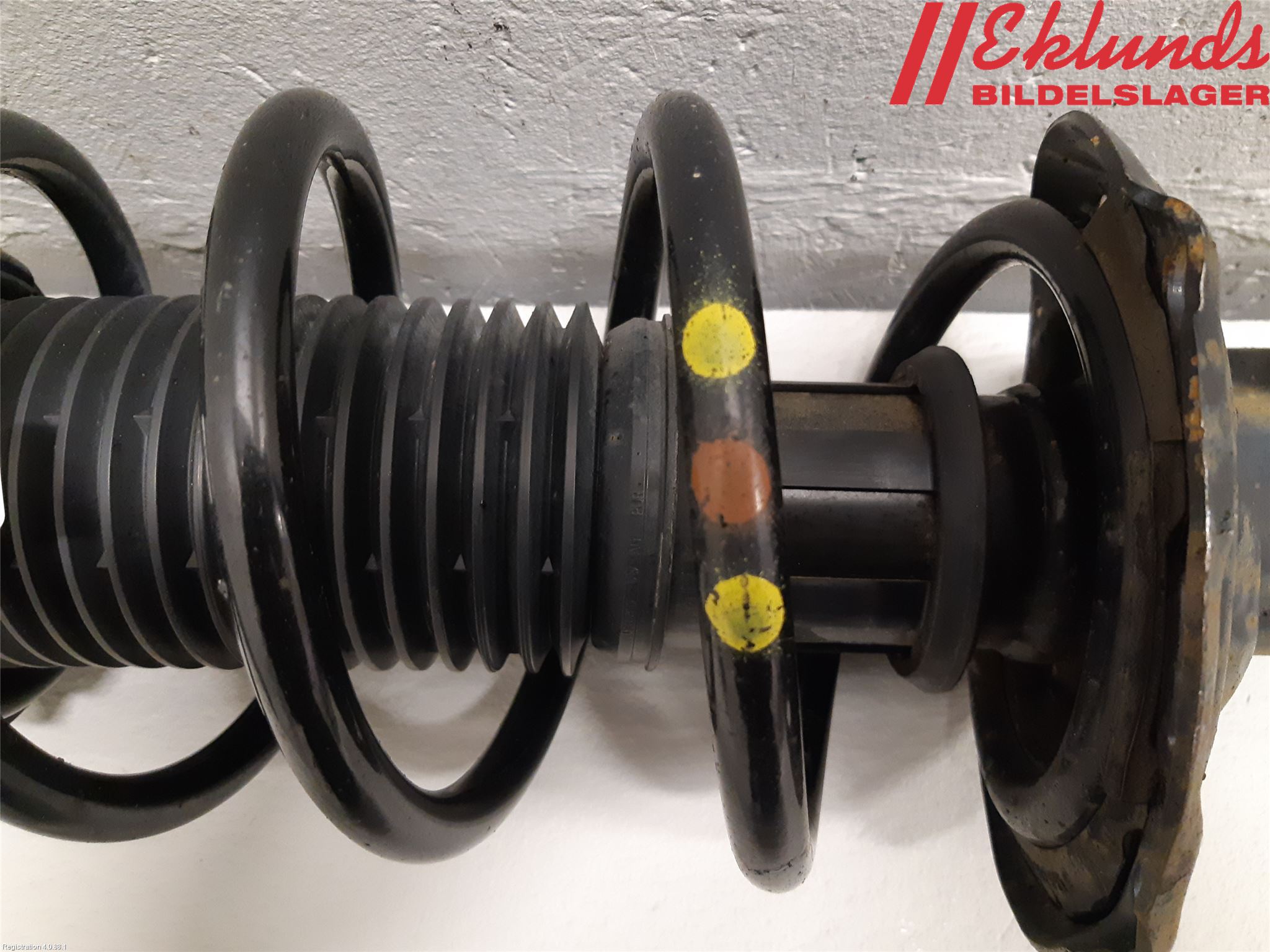 Skoda KAROQ 18- Fjäderben Fram Höger