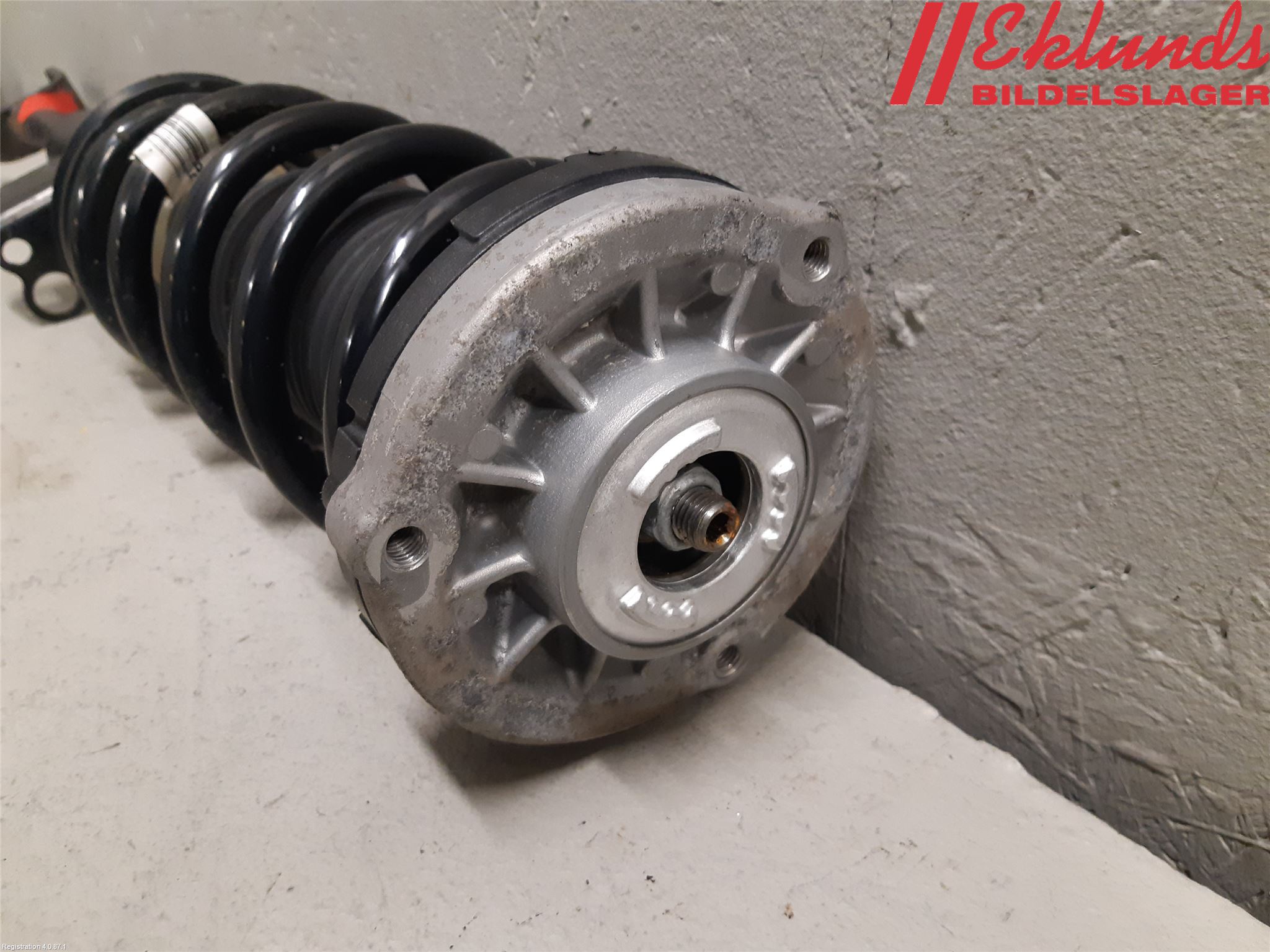 BMW 5 G30/G31/F90 17-23 Fjäderben Fram Vänster
