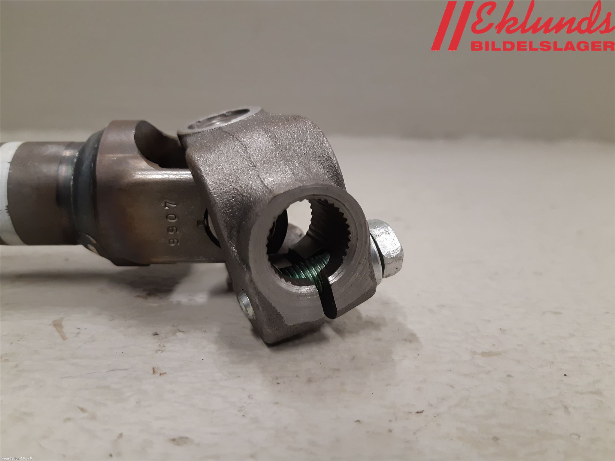 Toyota YARIS XP130 15-20 Rattaxelknut