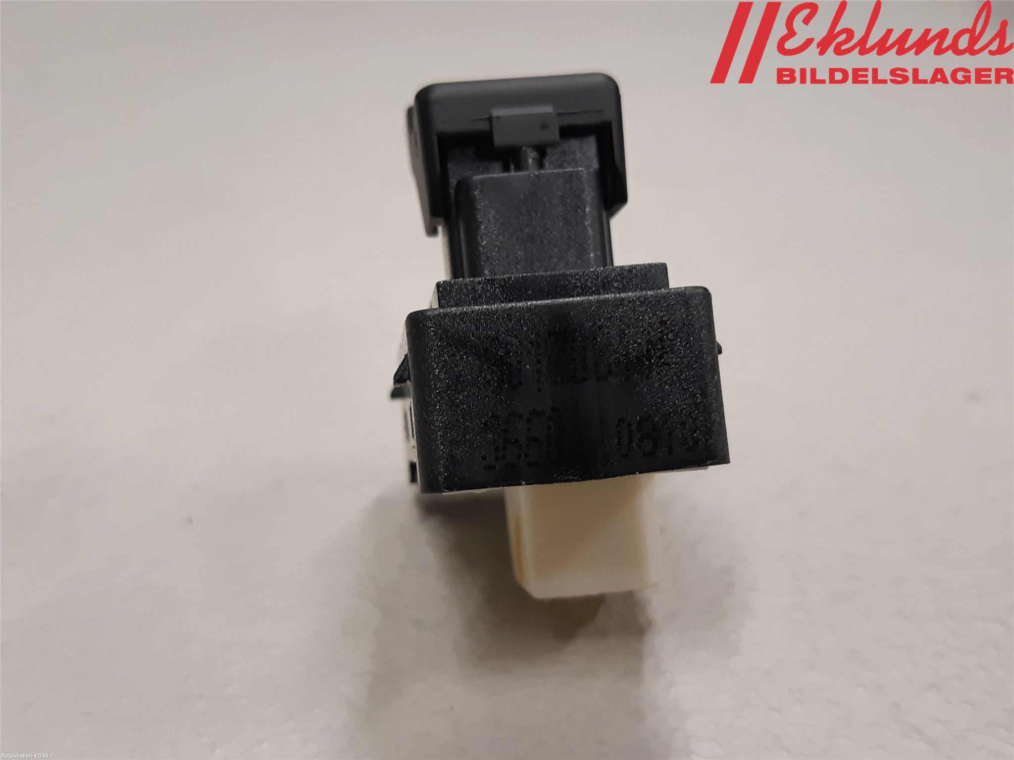 Fiat 500X 15- Strömställare Elhiss