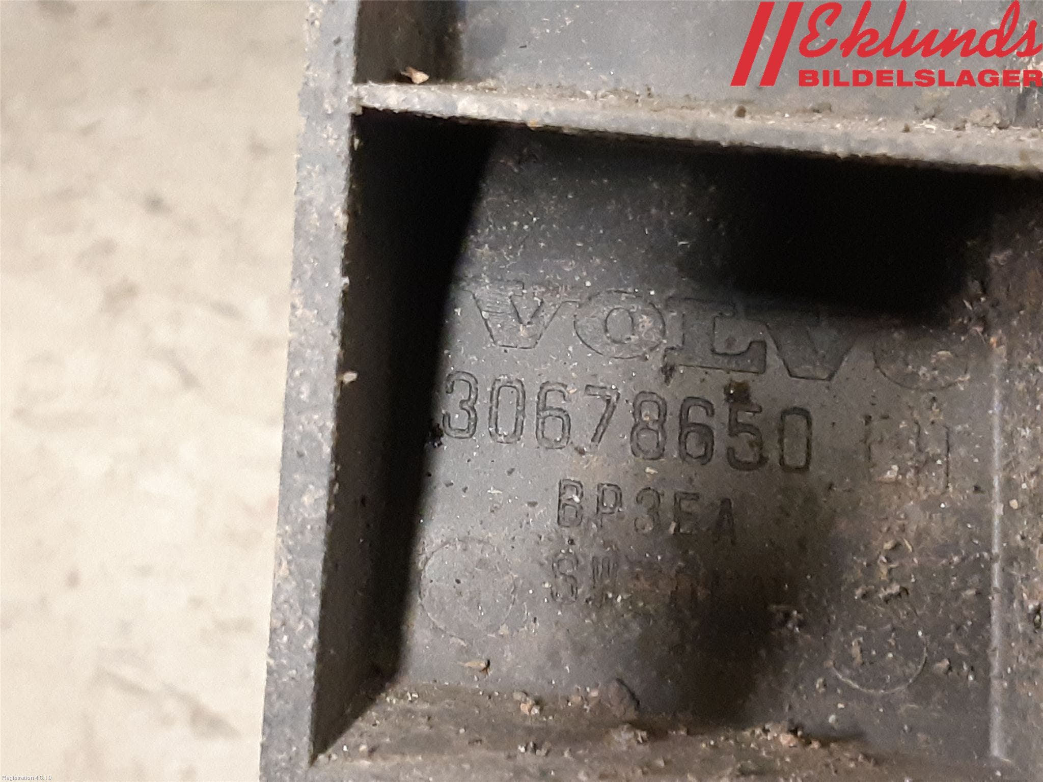 Volvo V70 14-16 Stötfångarfäste Bak Vä