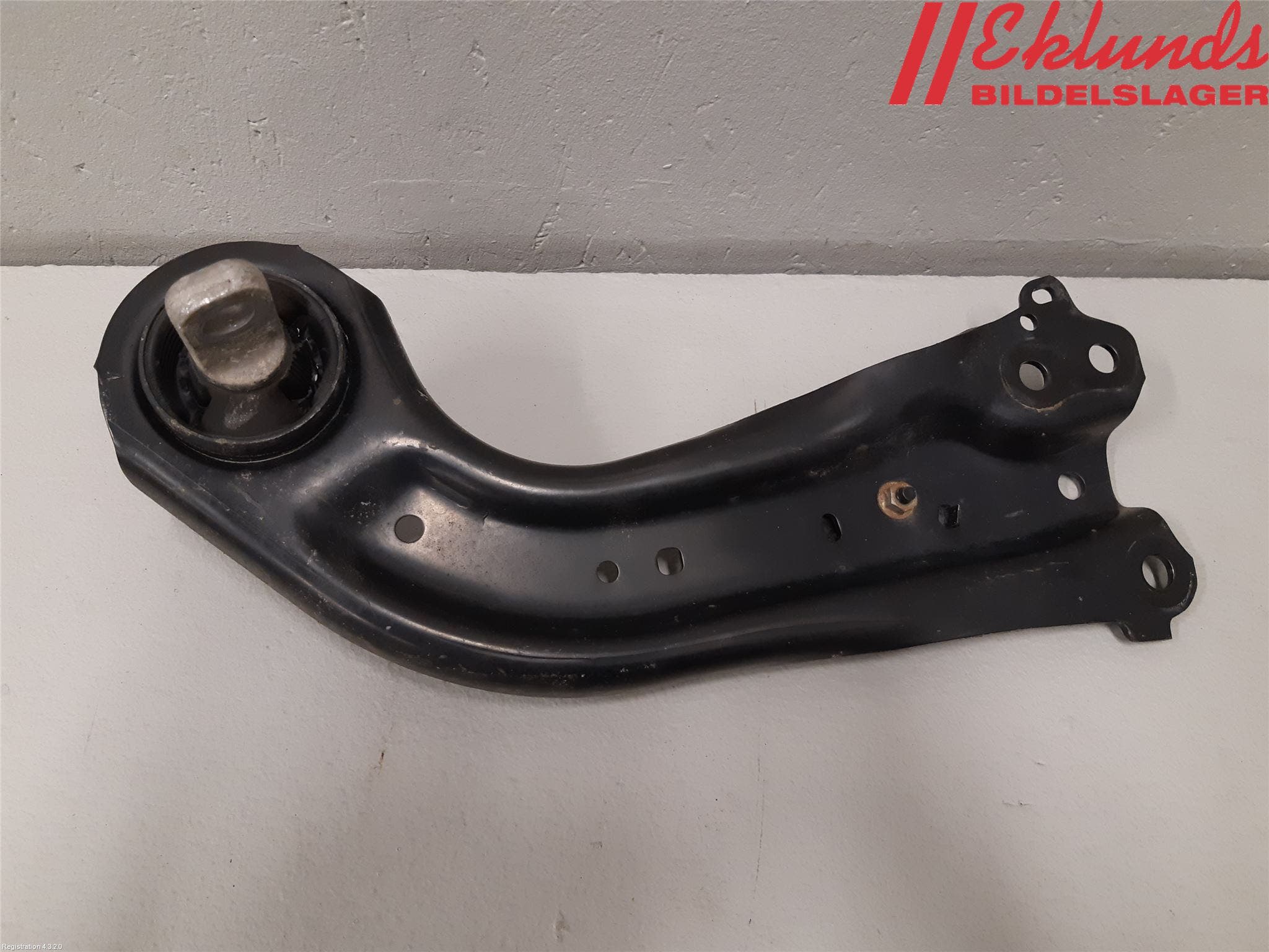 Toyota RAV4 19- Bärarm Bak Vänster