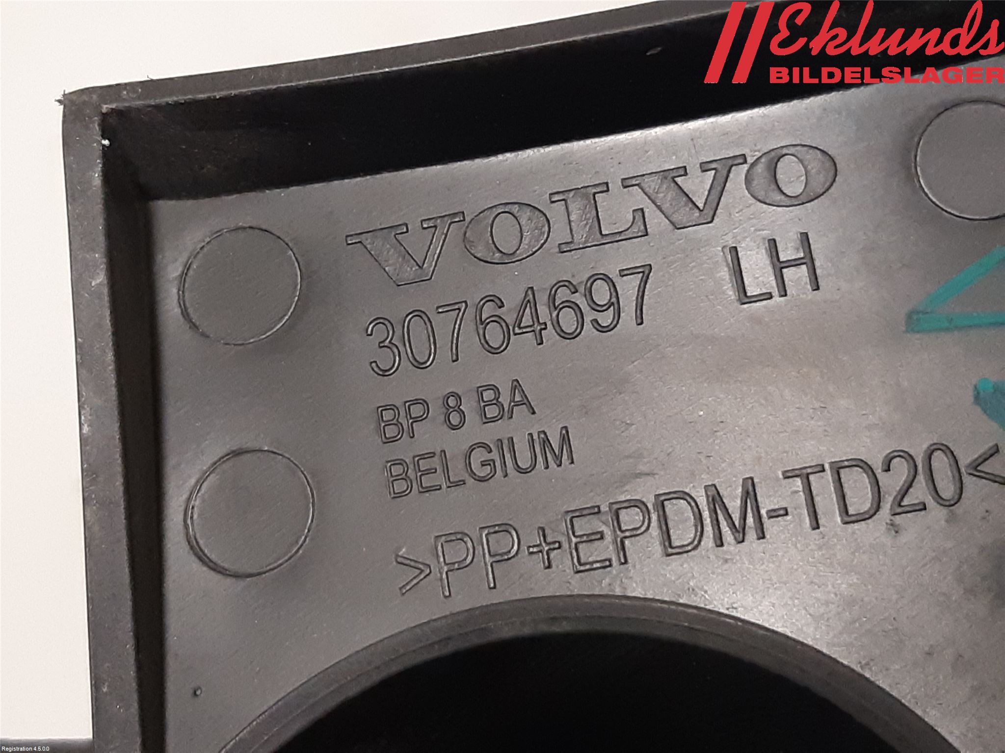 Volvo XC60 09-13 Stötfångarfäste Bak Vä