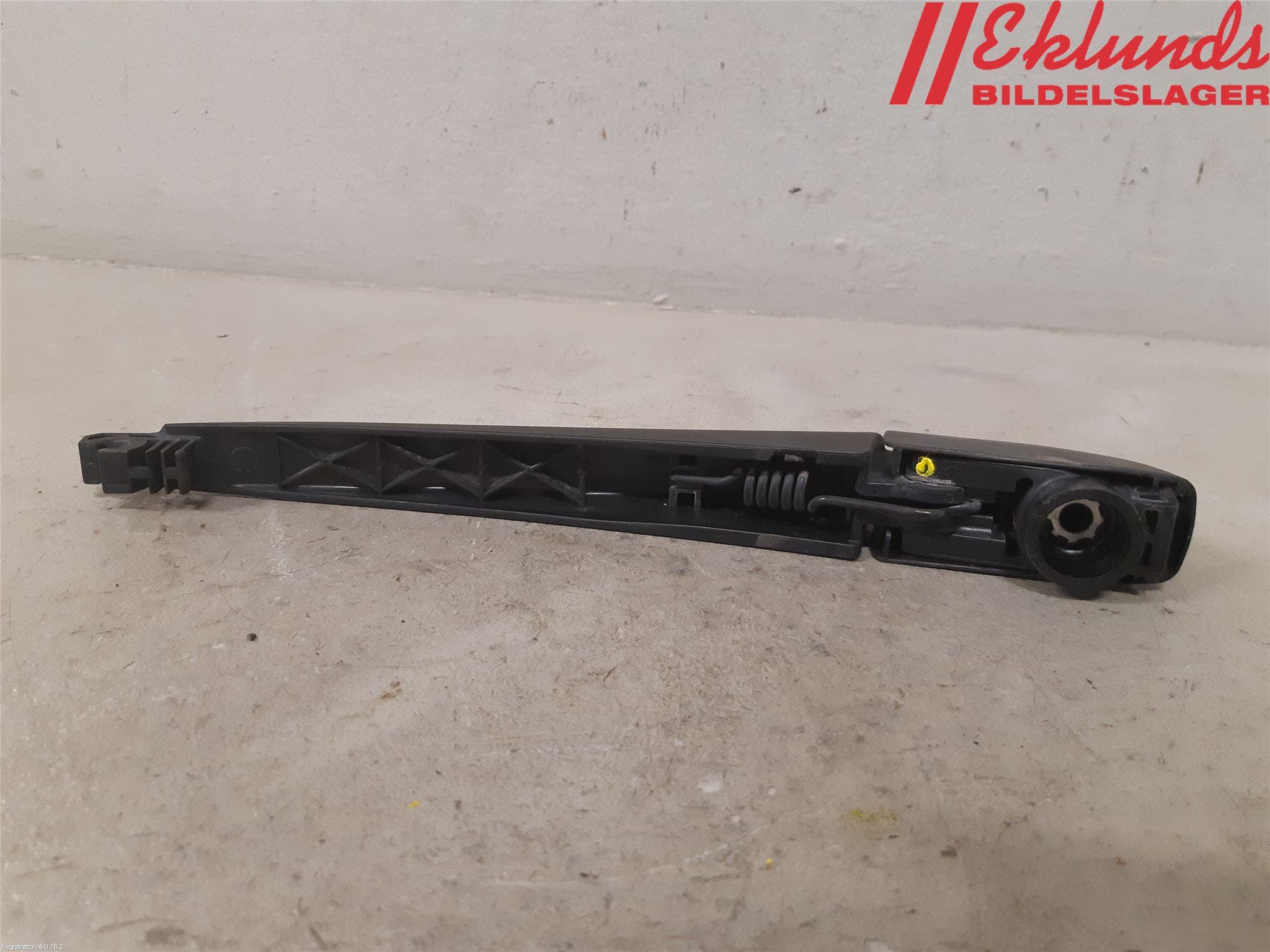 Toyota YARIS XP130 15-20 Torkararm-Bakruta