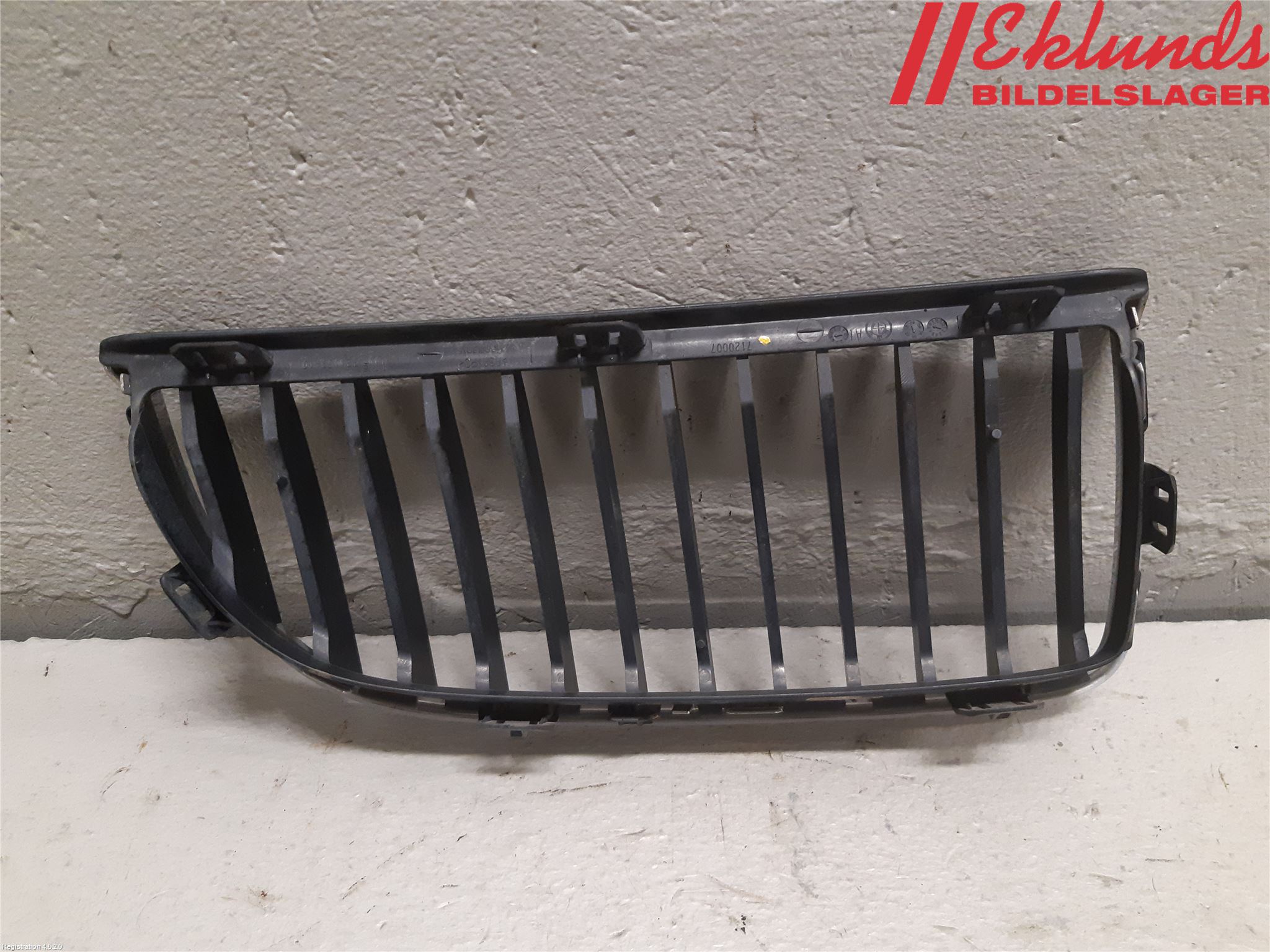 BMW 3 E90/91 SED/TOU 05-12 Grilldel Vänster