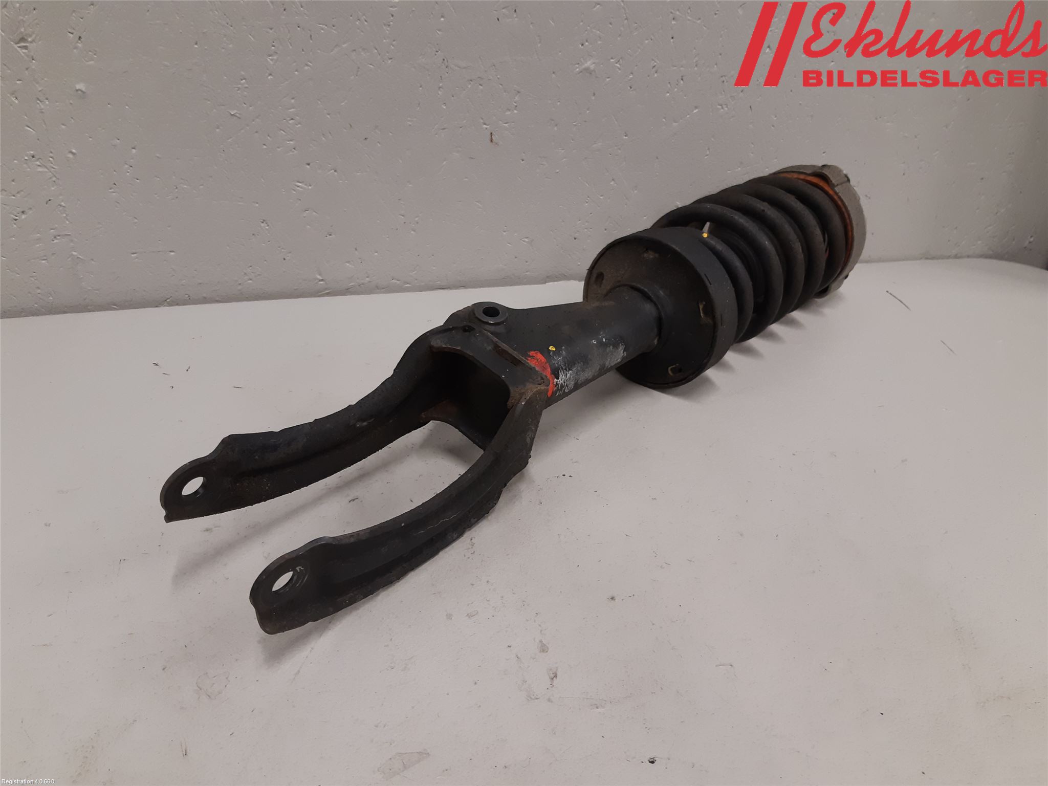 Volkswagen VW TOUAREG 7P 11-18 Fjäderben Fram Vänster