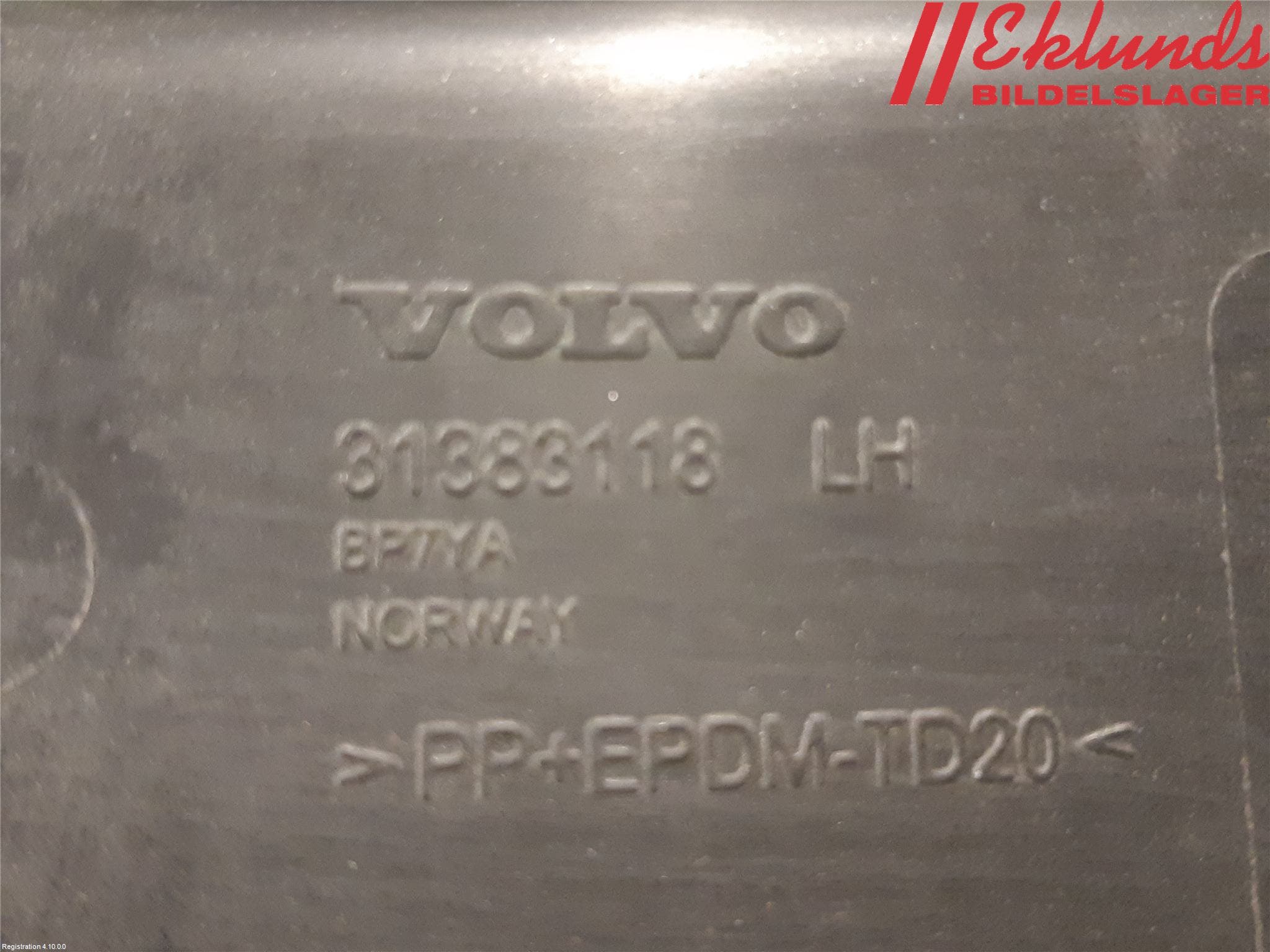 Volvo XC60 14-17 Dimljussarg Fram