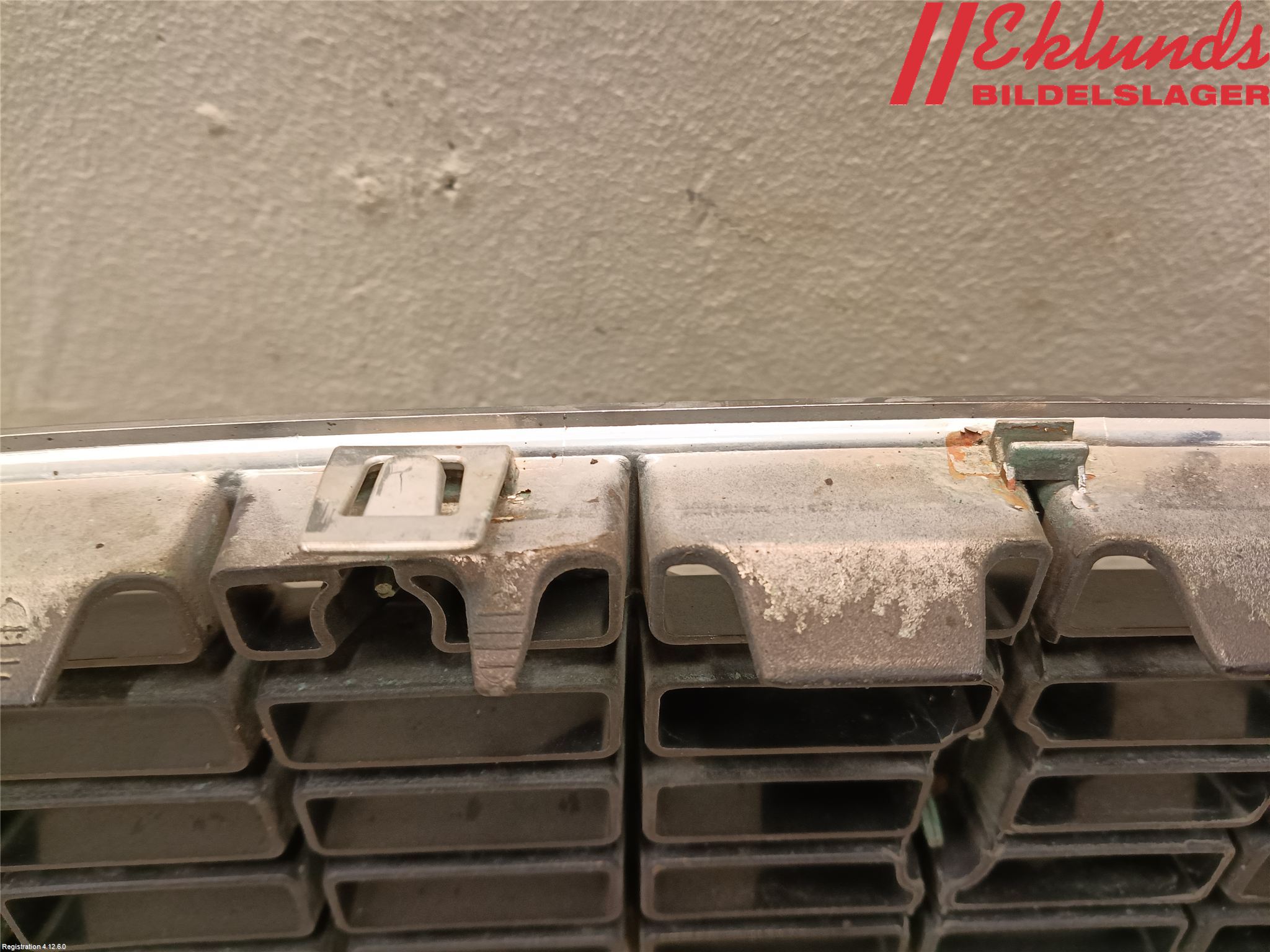 Volvo S60 01-04 Grill Komp