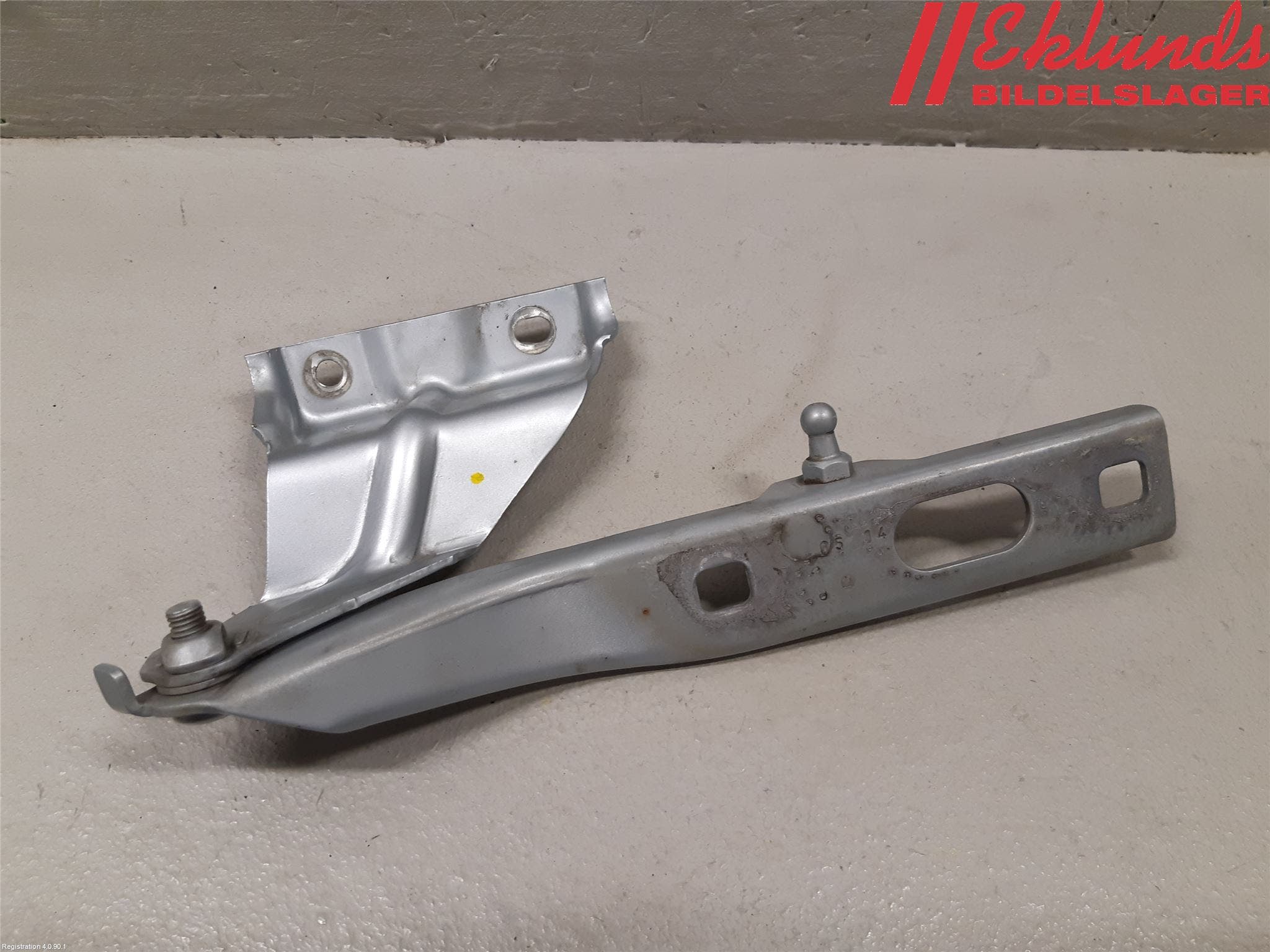 Audi Q5 09-16 Huvgångjärn