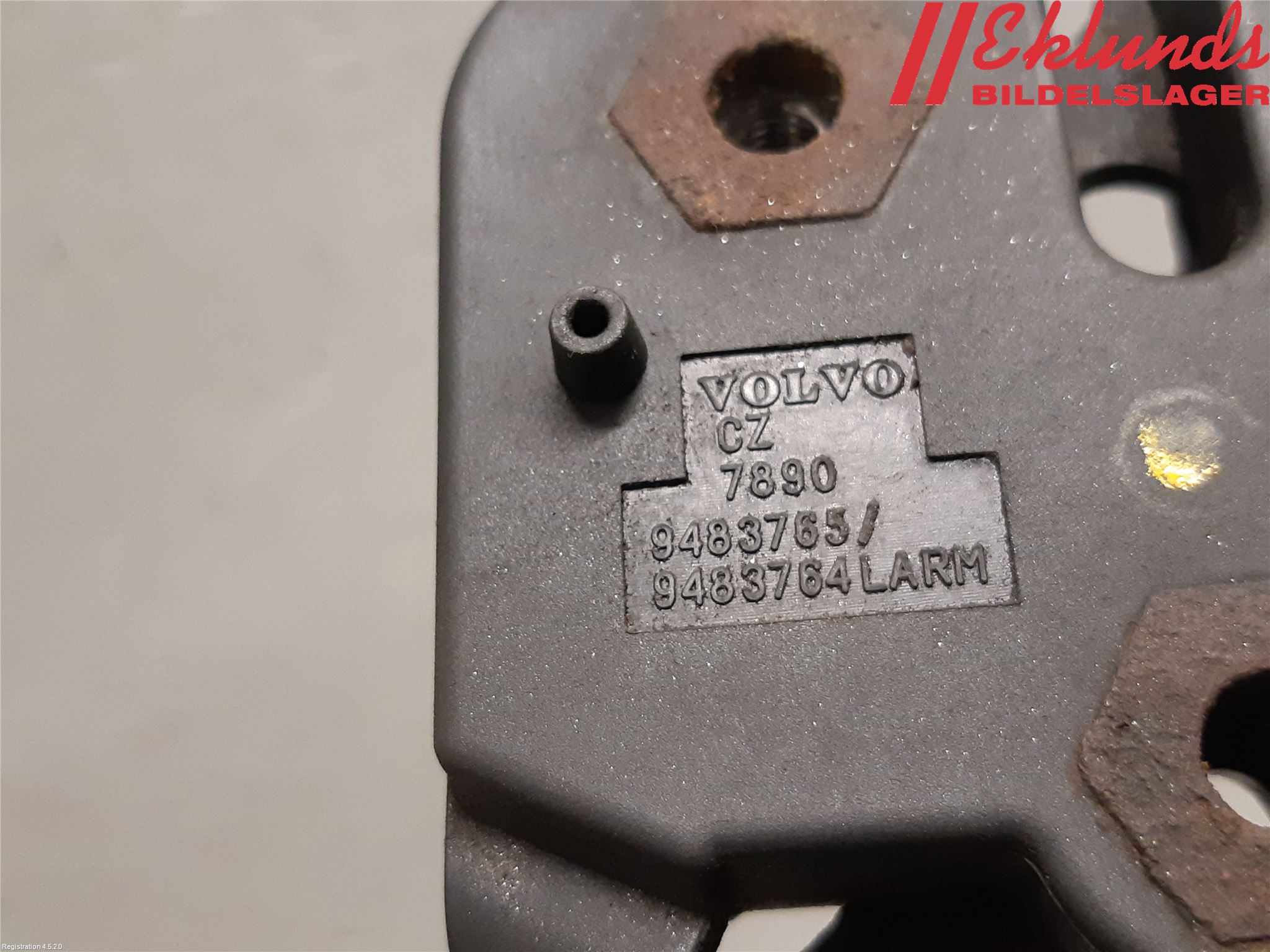 Volvo V70 05-08 Huvlås