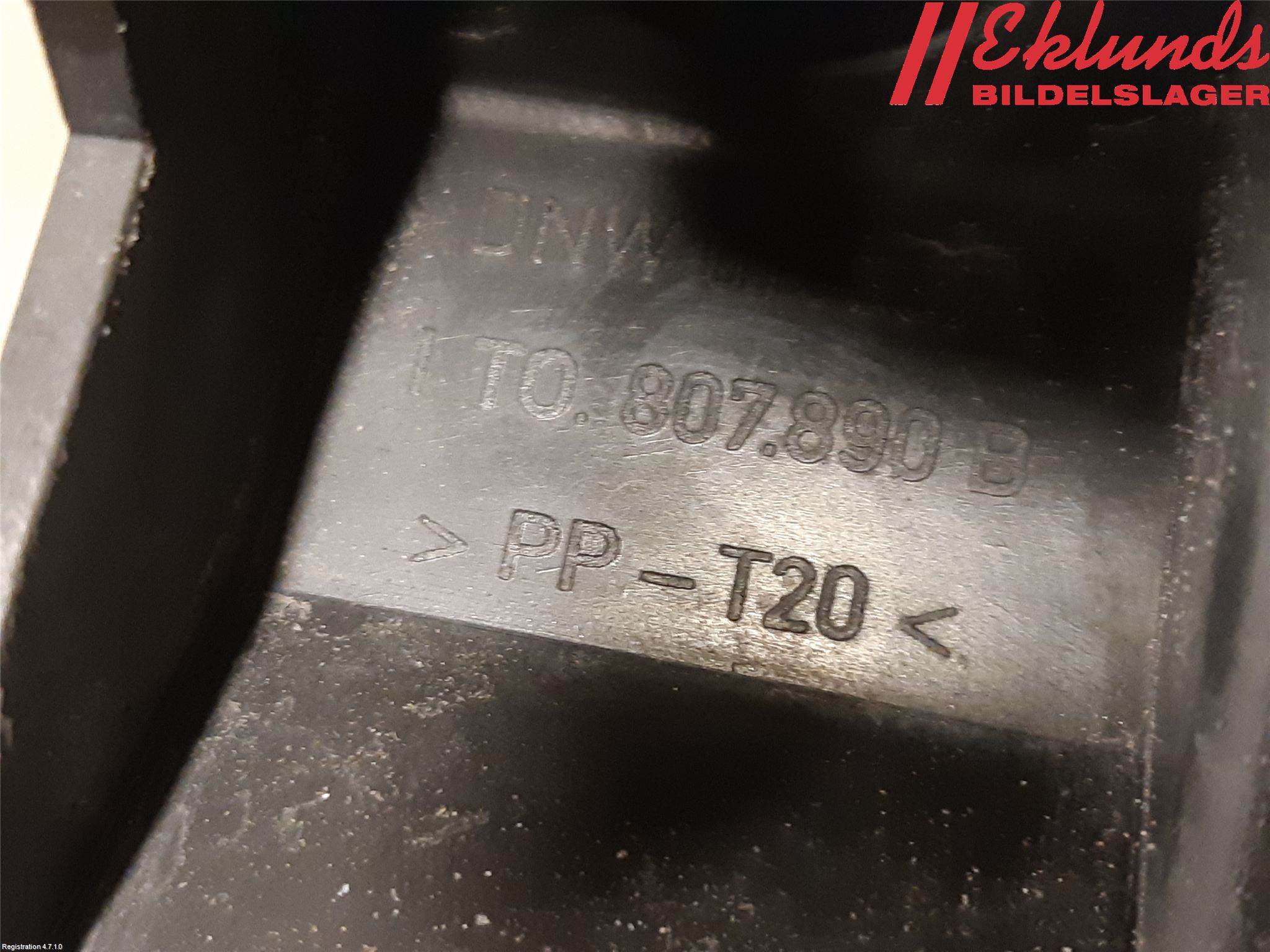 Volkswagen VW CADDY      04-10 Stötfångarfäste Fram Hö