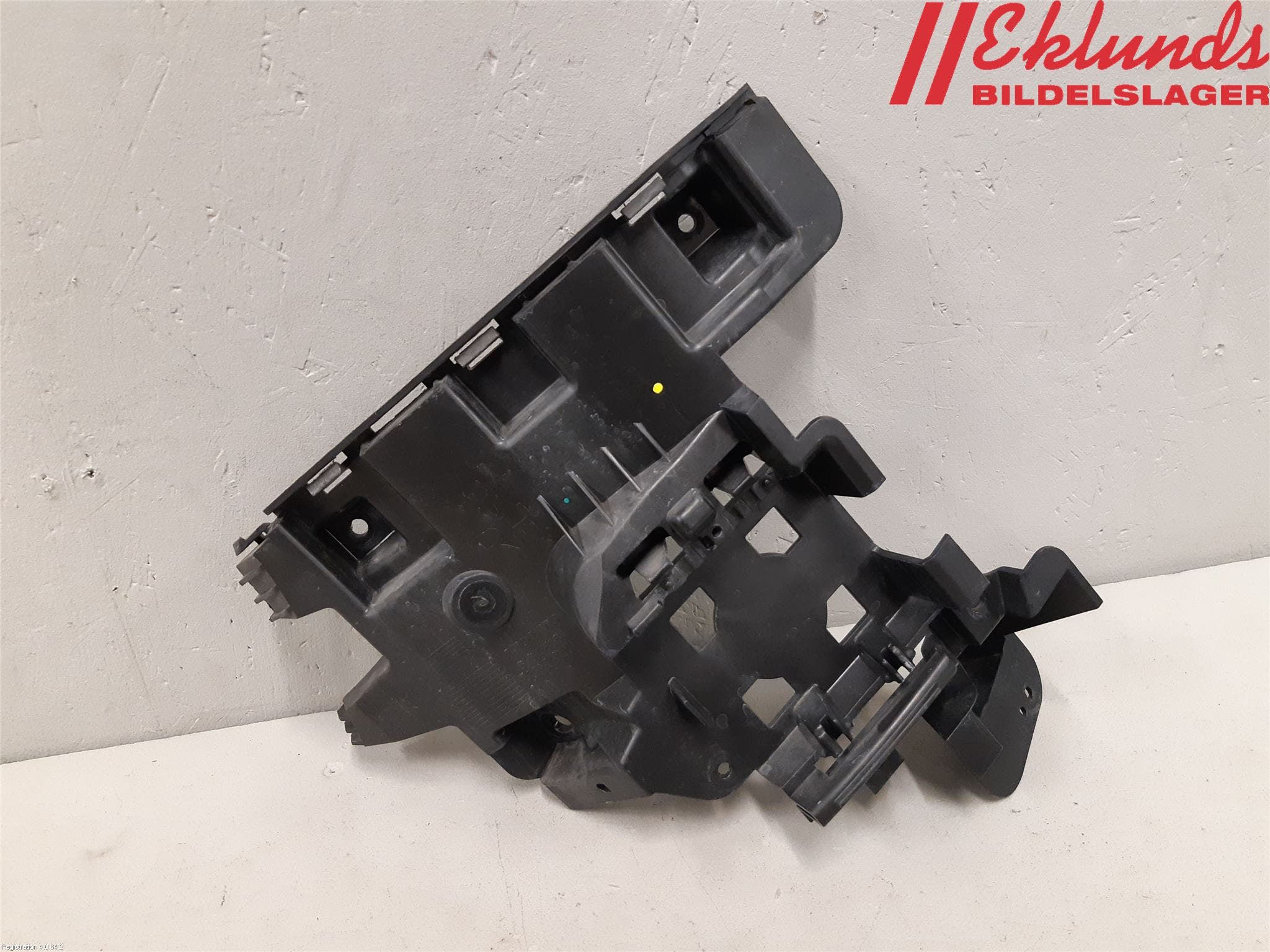 Volvo S60 11-13 Stötfångarfäste Bak Hö