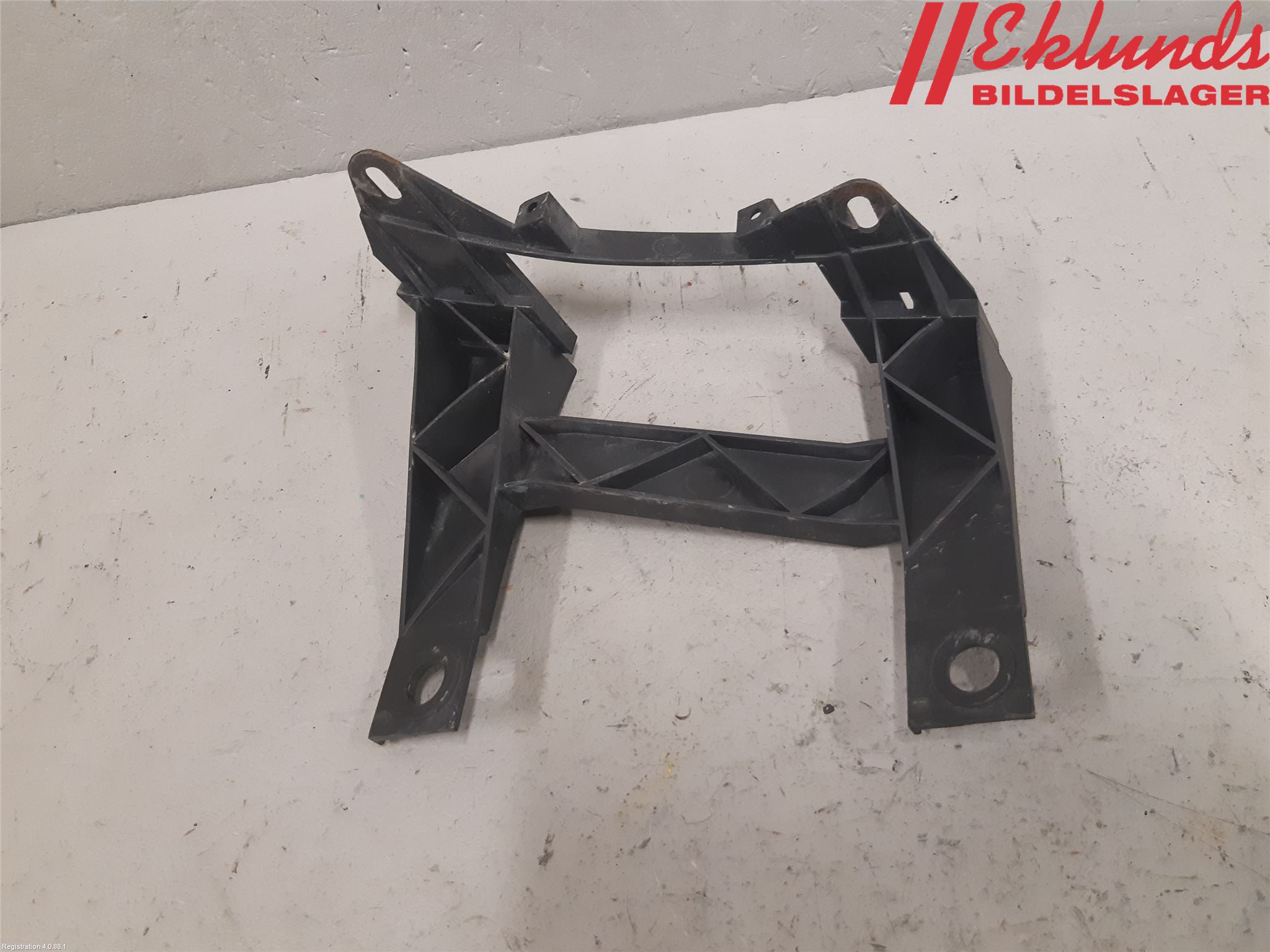 Volkswagen VW TRANSP/CARAVELLE (T5) 04-15 Strålkast Fästsarg