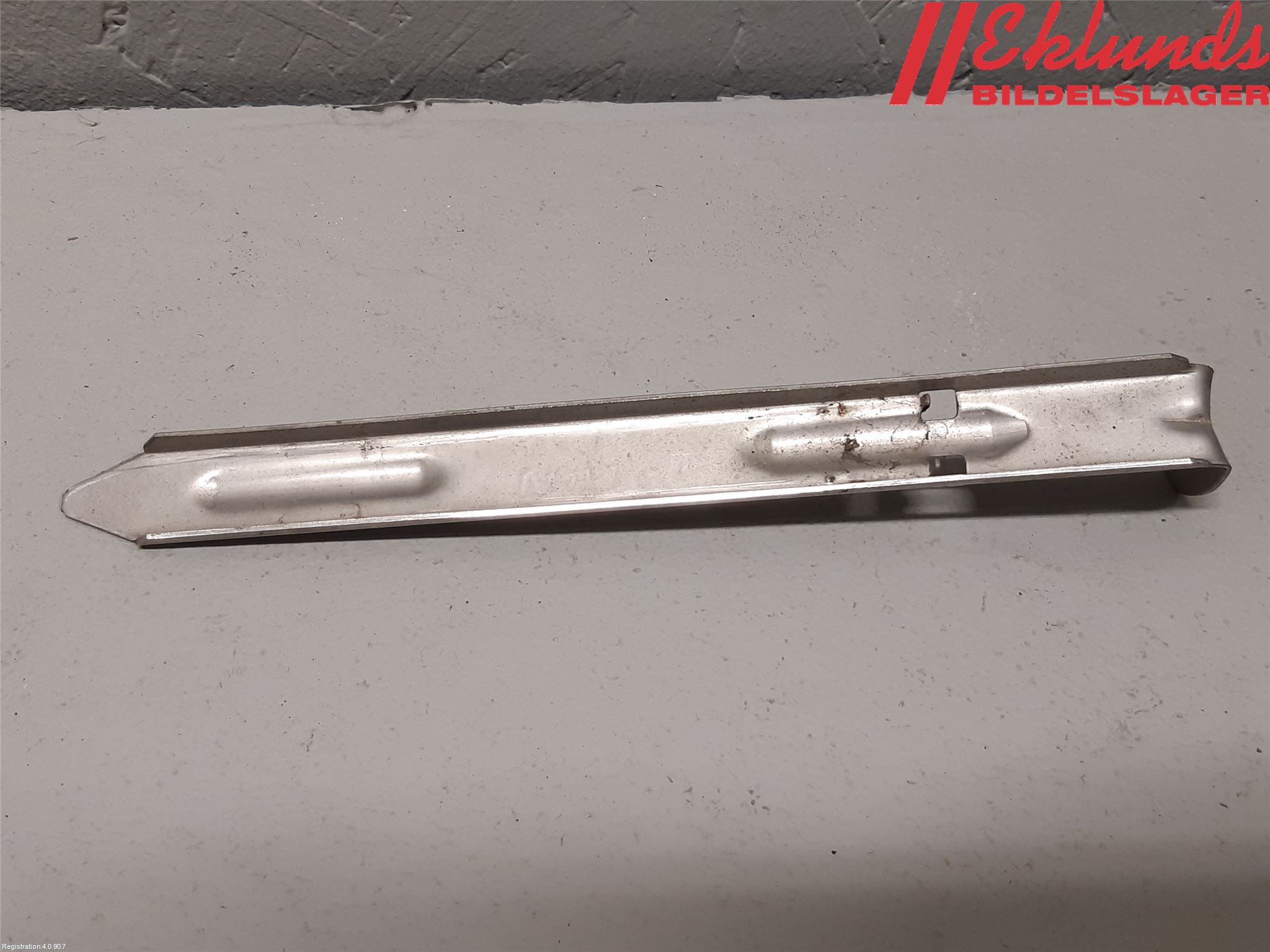 Volvo V70 08-13 Strålkast Fästsarg