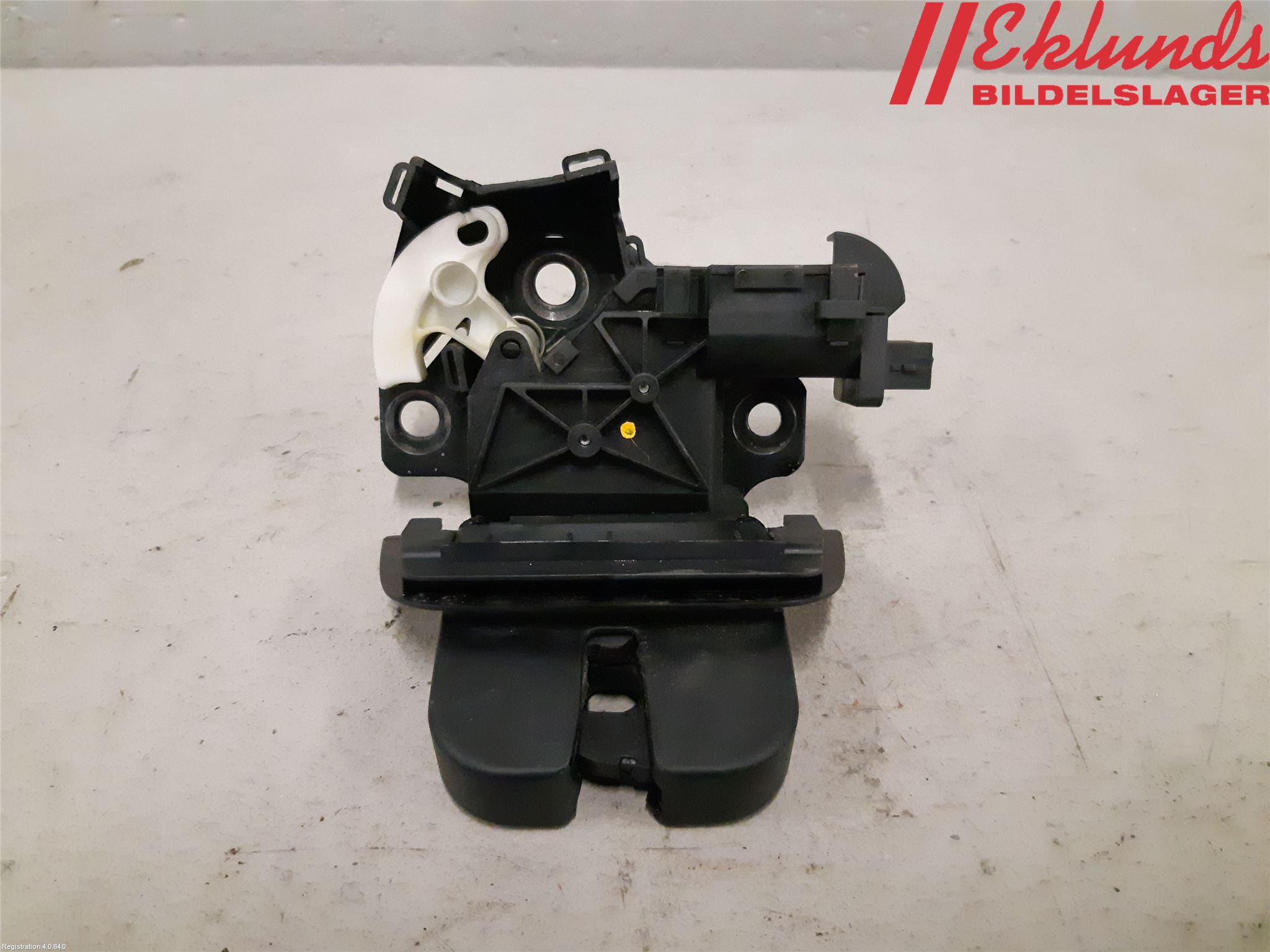 Audi A4/S4 05-07 Låskista Baklucka