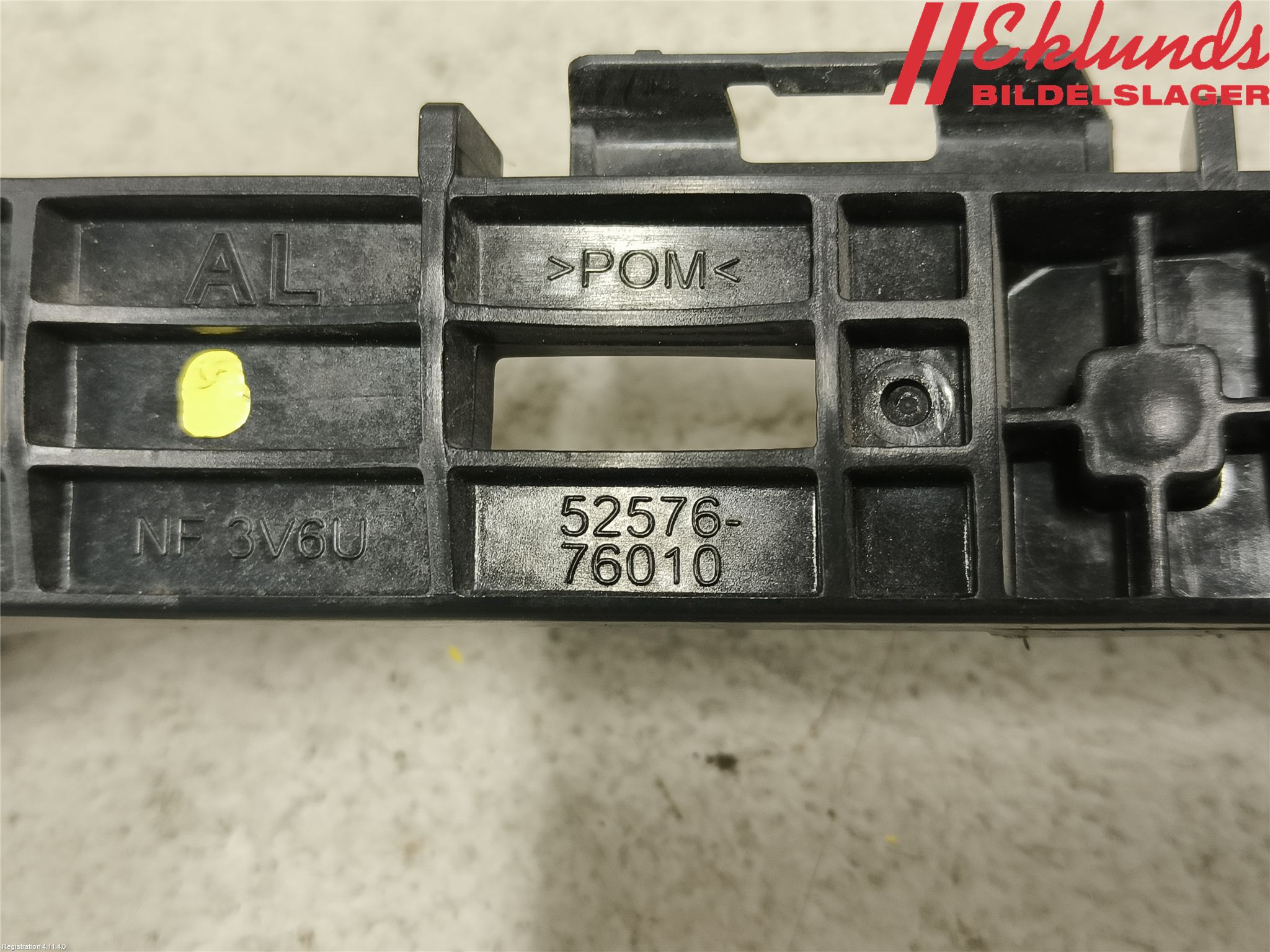 Lexus CT 200h Stötfångarfäste Bak Vä