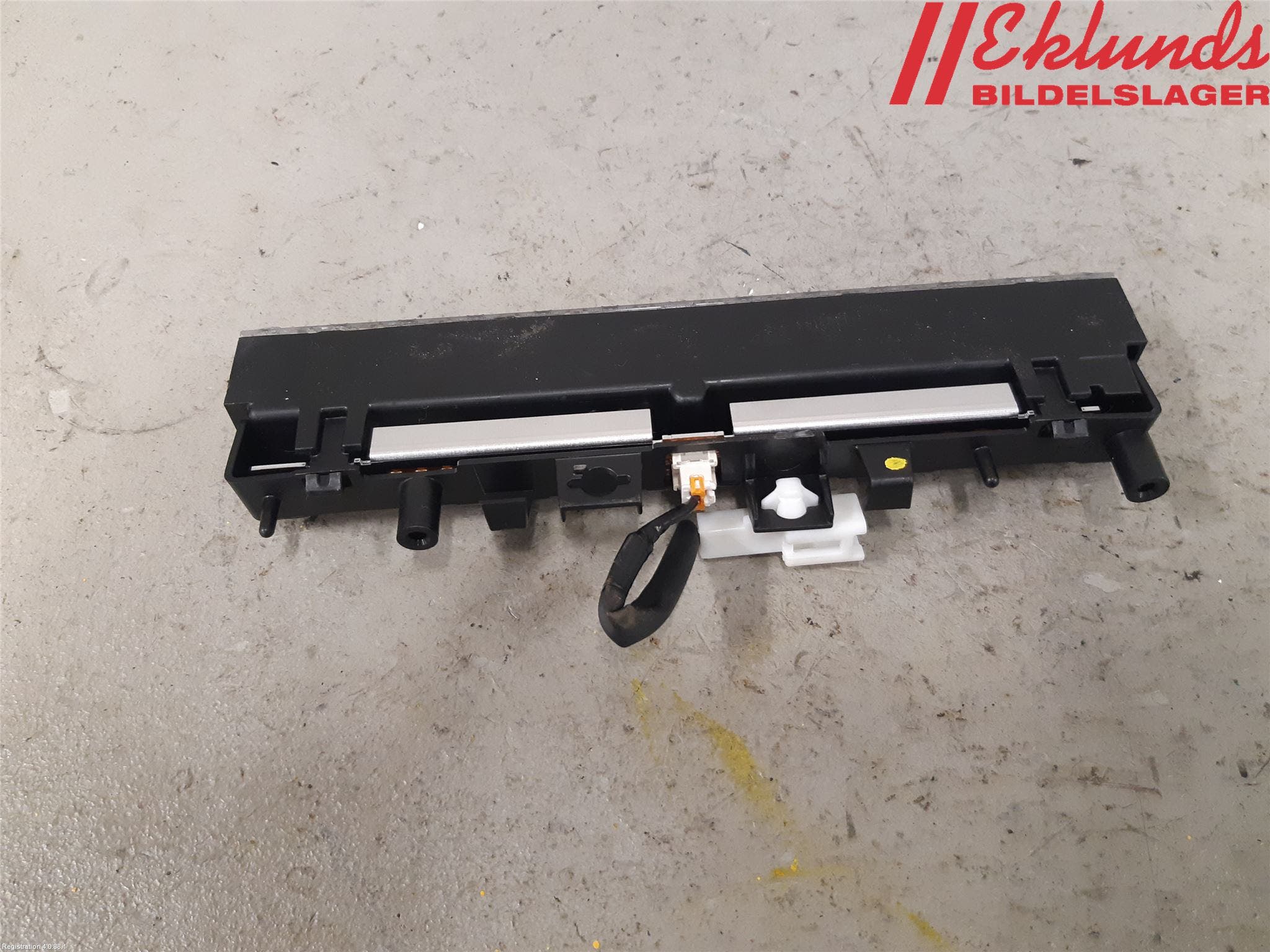 Toyota YARIS XP21 20- Bromsljus Bakruta