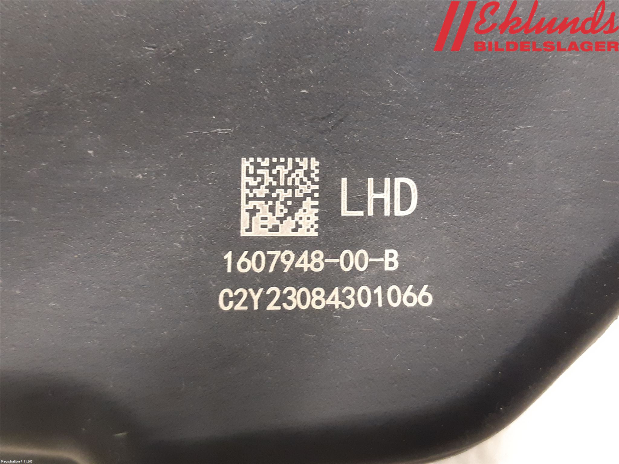 Tesla MODEL Y 21- Spolartank Vindruta