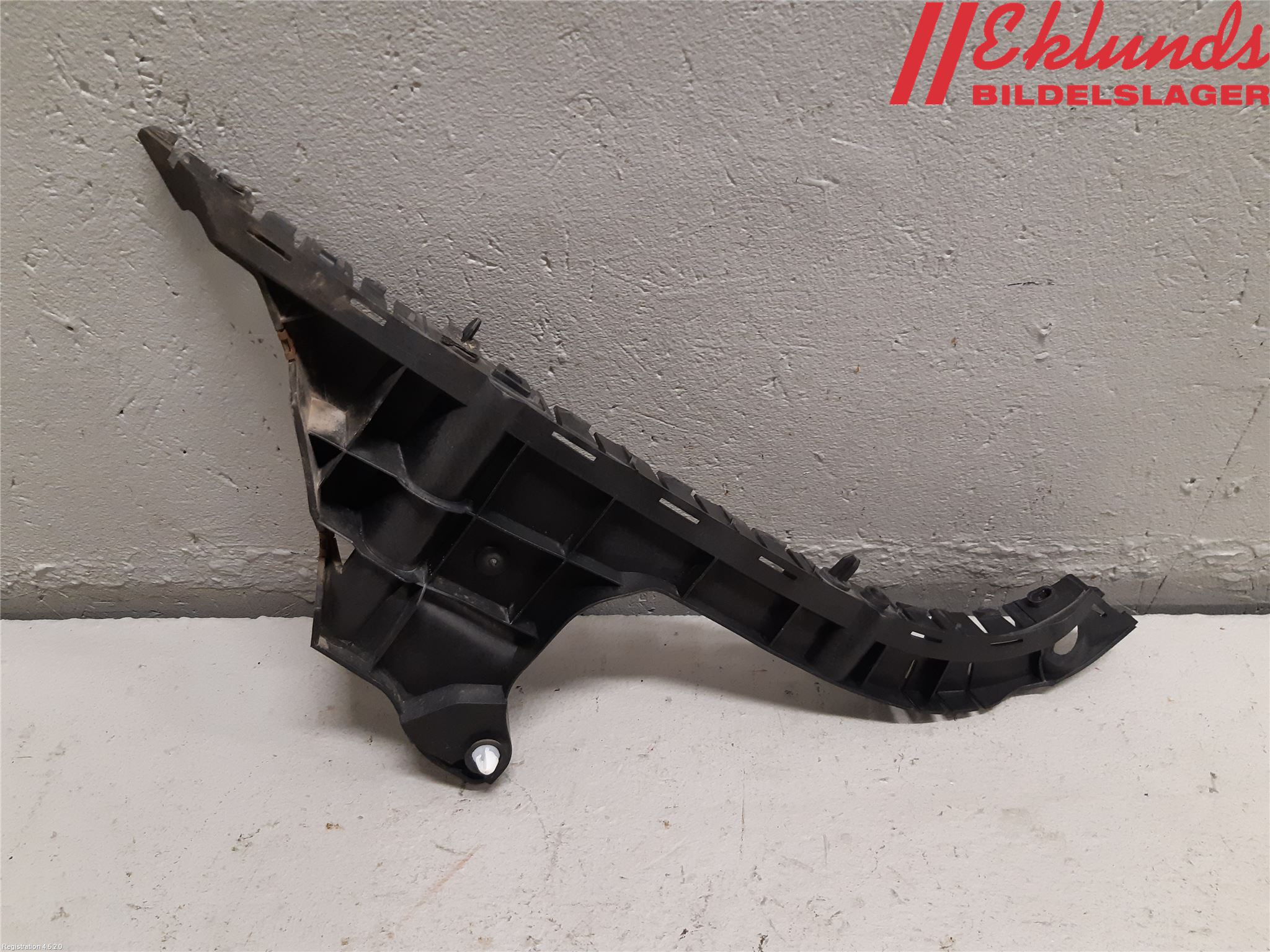 Volvo V70 08-13 Stötfångarfäste Bak Hö