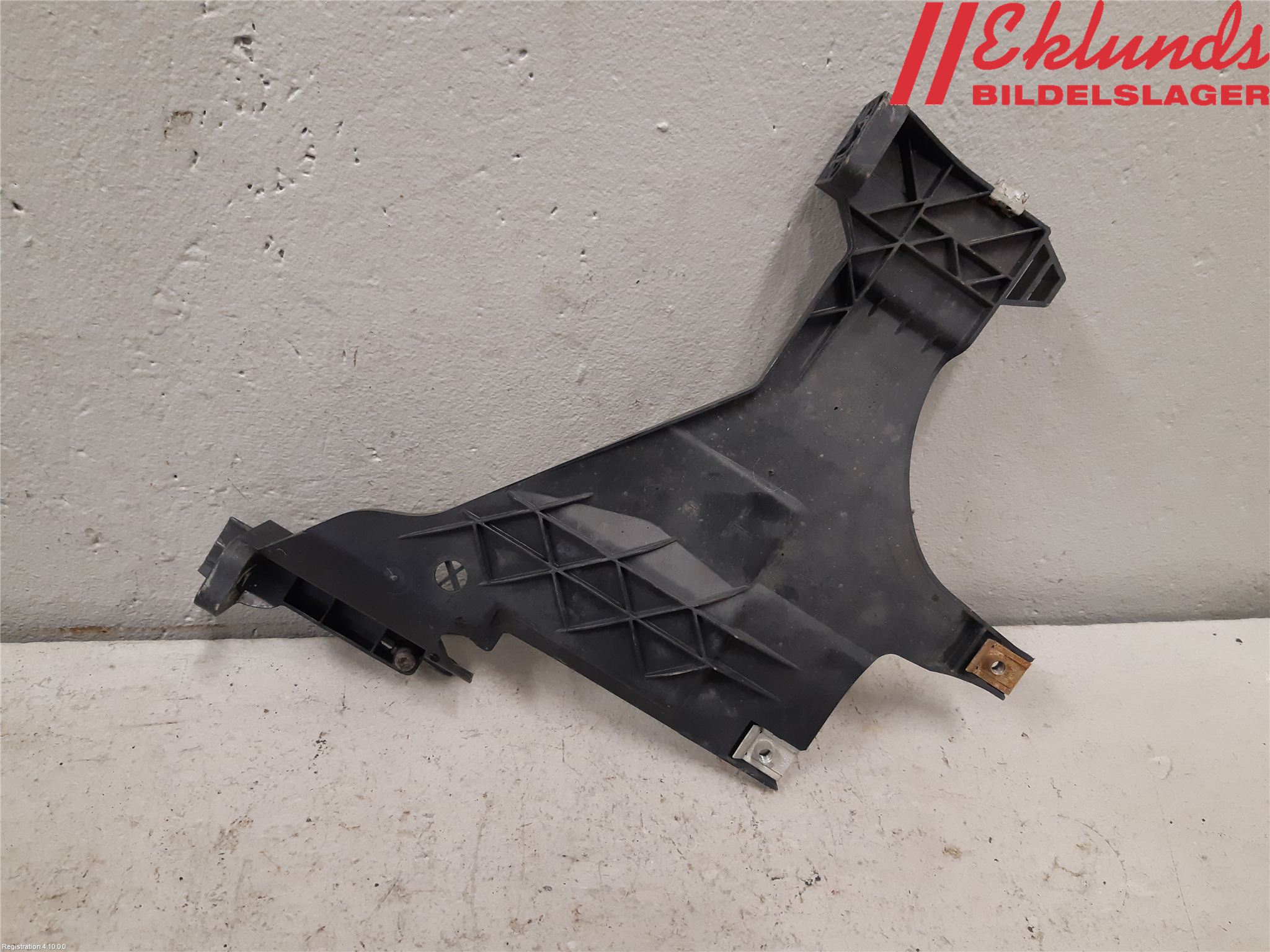 Audi A4 12-15 Strålkast Fästsarg