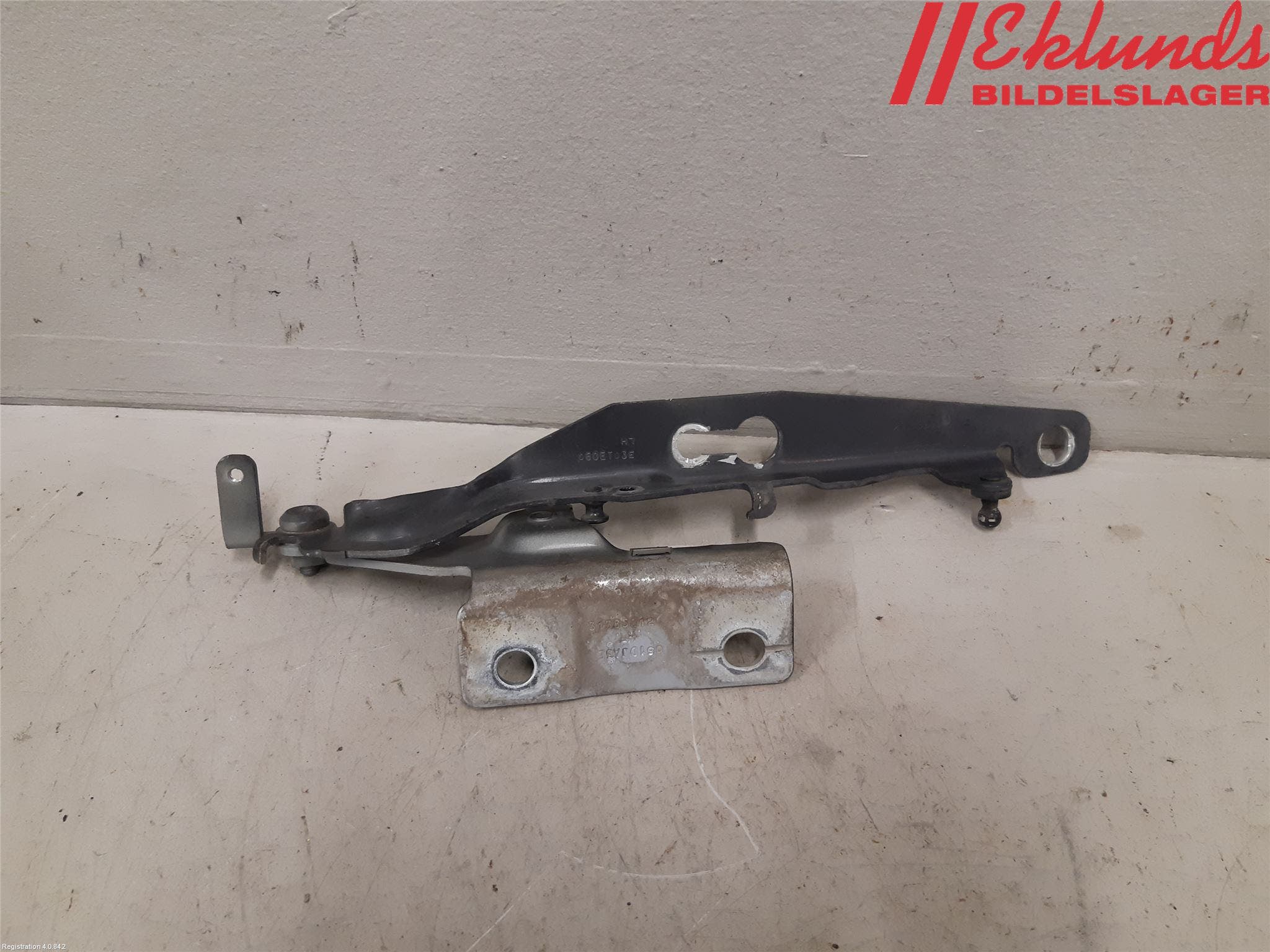 Volvo V60 11-13 Huvgångjärn