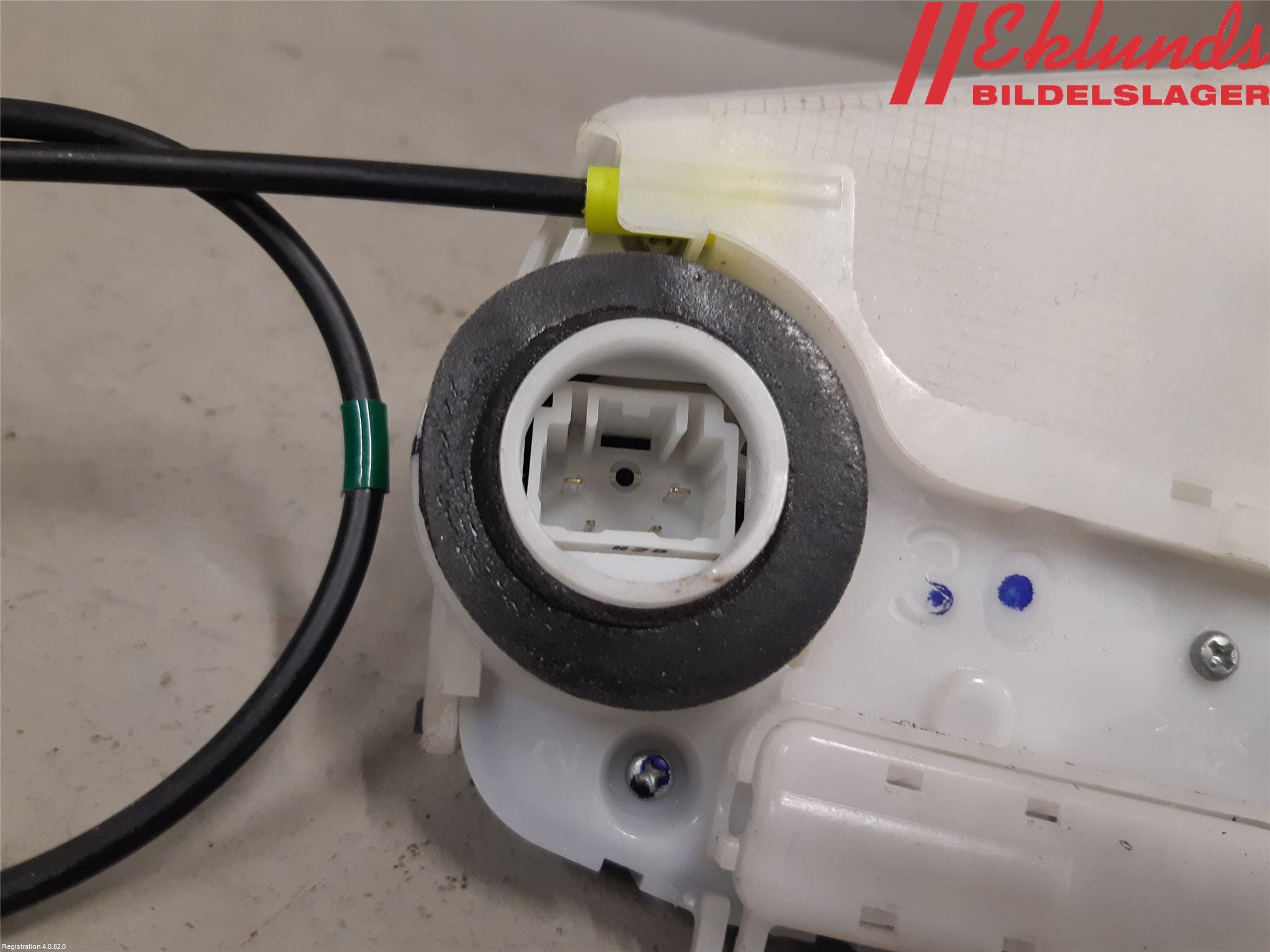 Toyota YARIS XP130 12-14 Låskista-Dörrlås