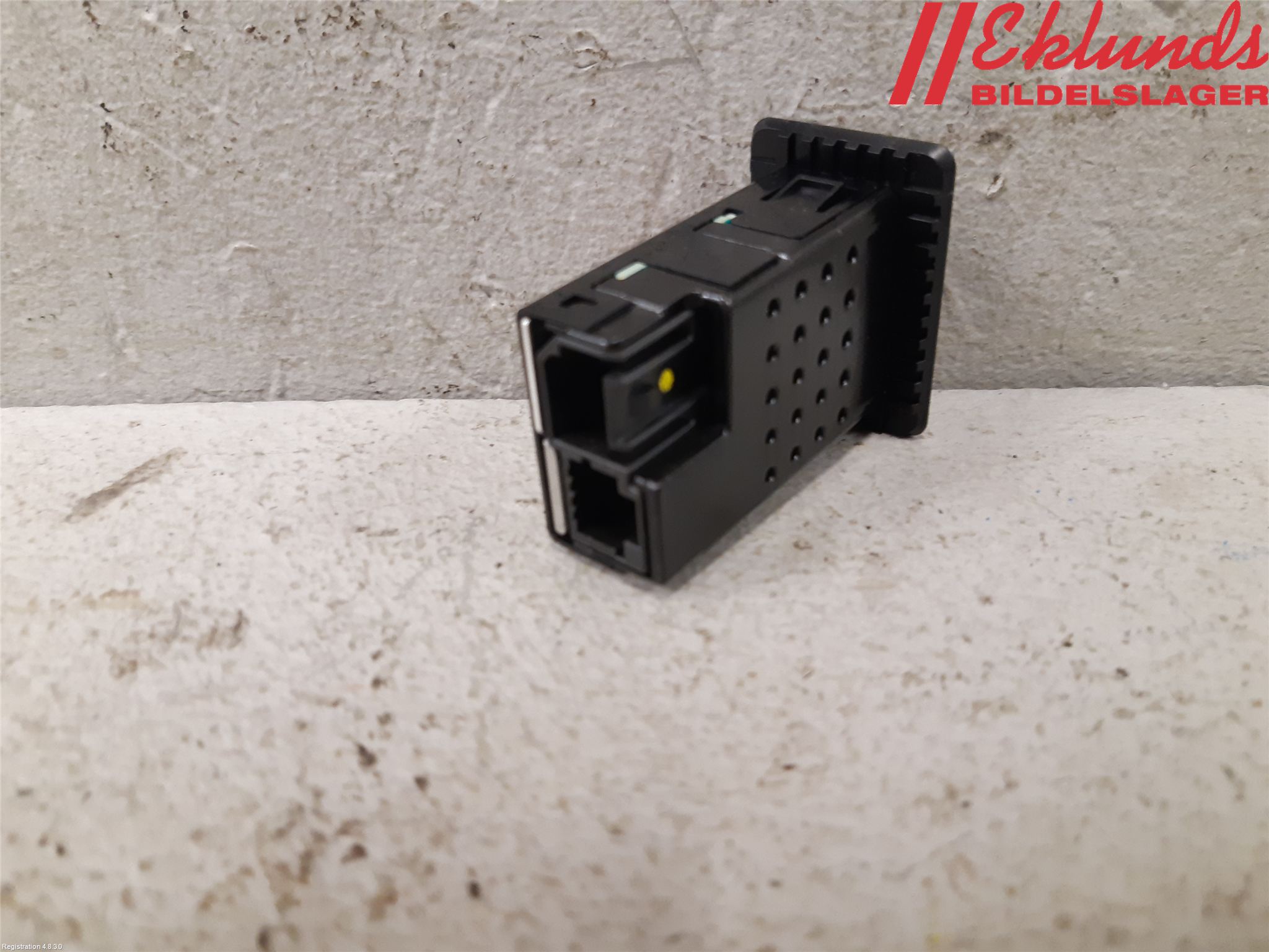Nissan LEAF 18- Usb Connection