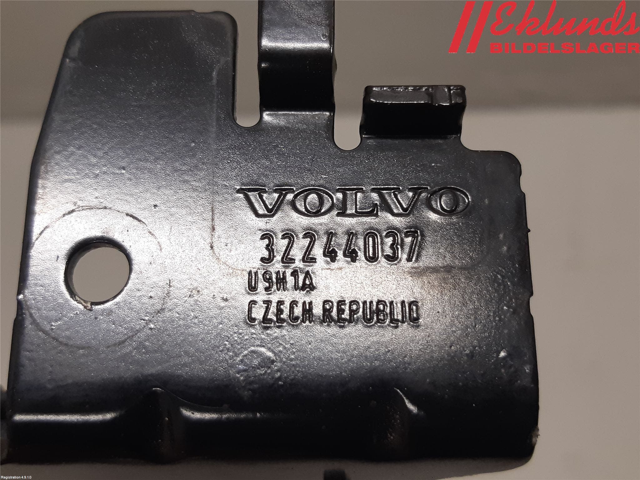 Volvo XC40/RECHARGE 18- Huv Spärr