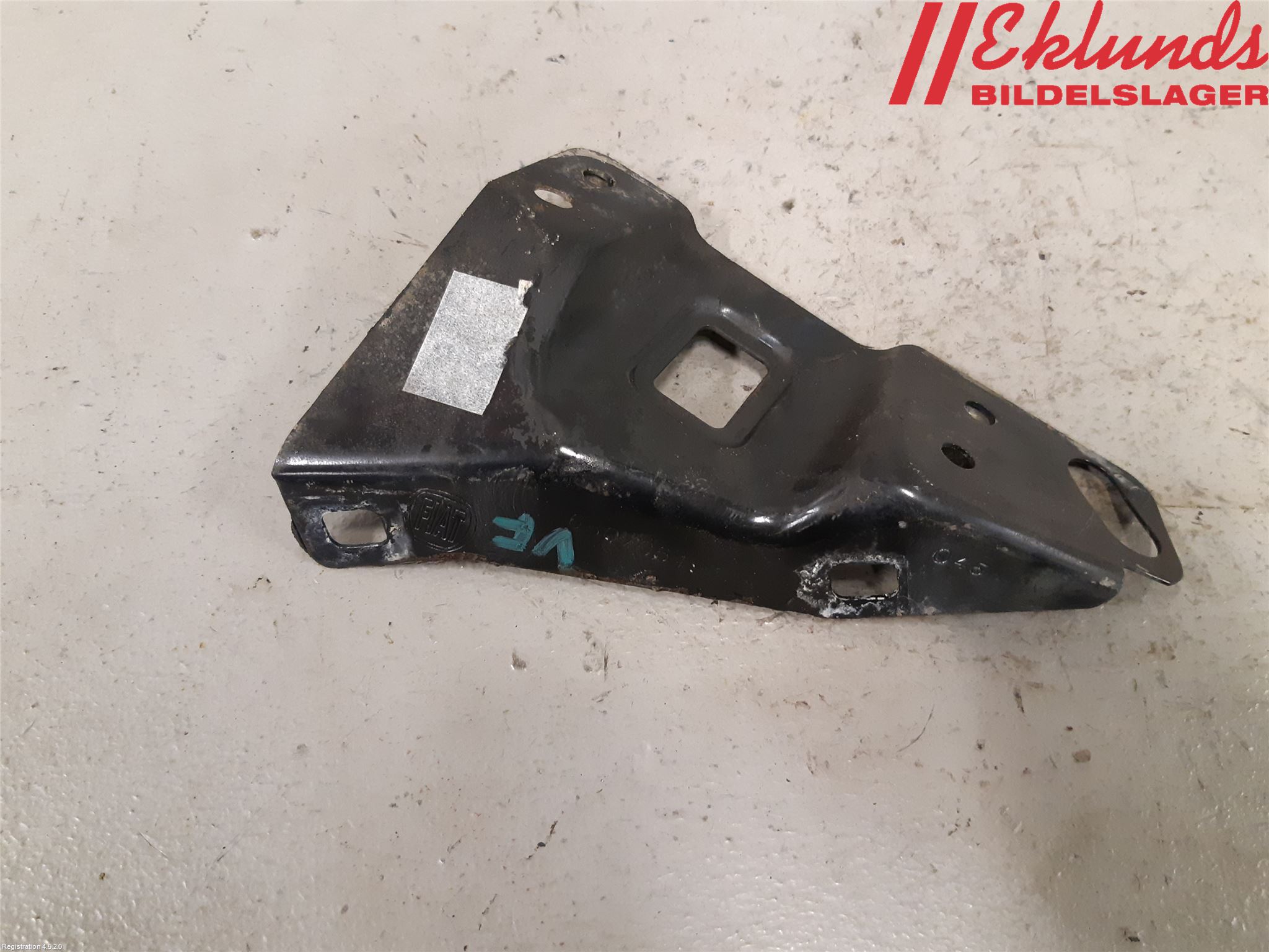 Fiat 500 07- Skärmfäste Fram Vä