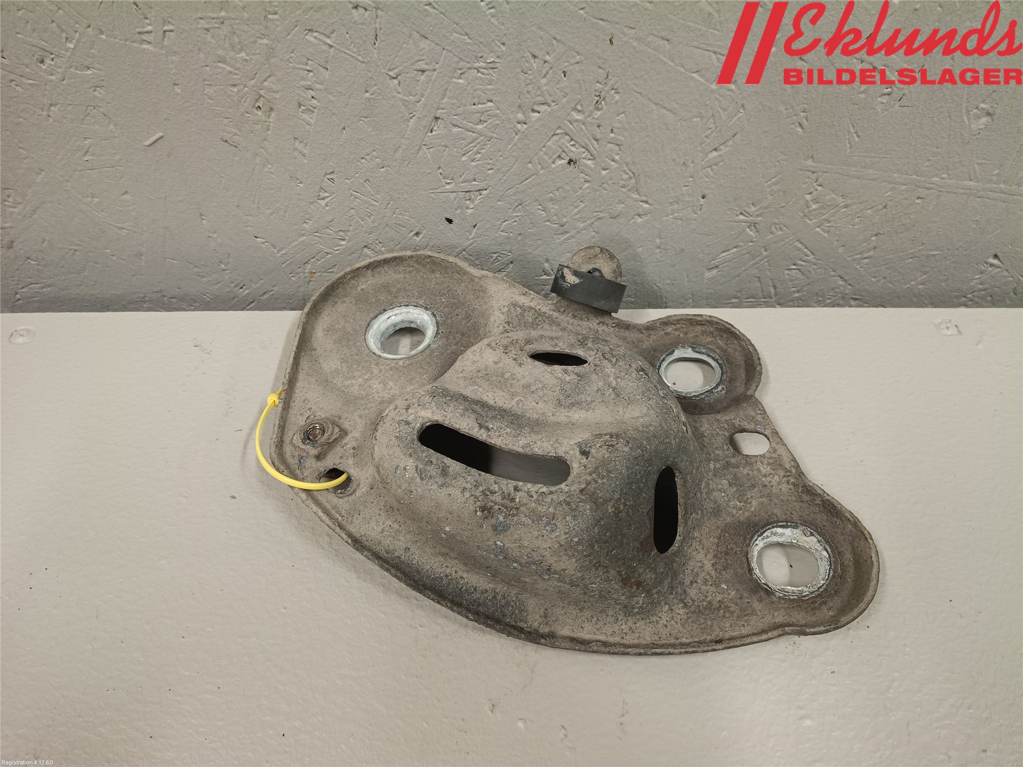 Volvo S60 01-04 Bakaxel Fäste