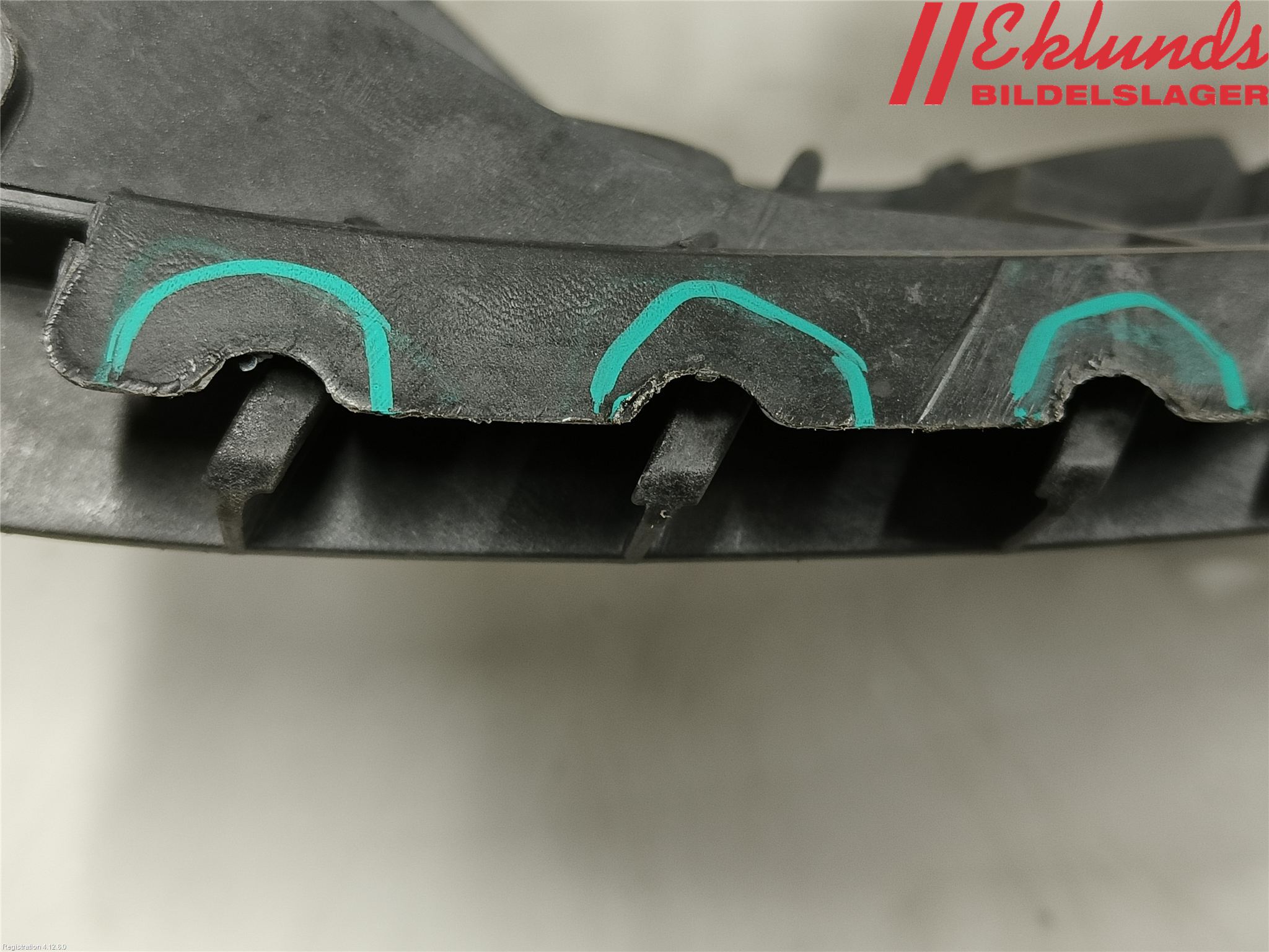 Audi A4 12-15 Strålkastarsarg Vänster