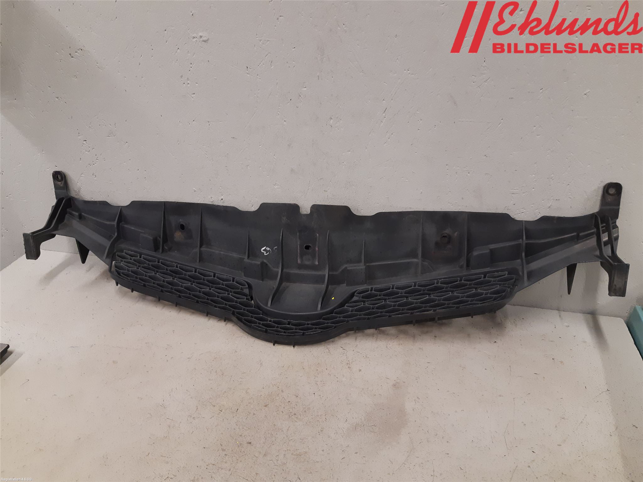 Toyota AURIS 07-09 Grilldel Mitt