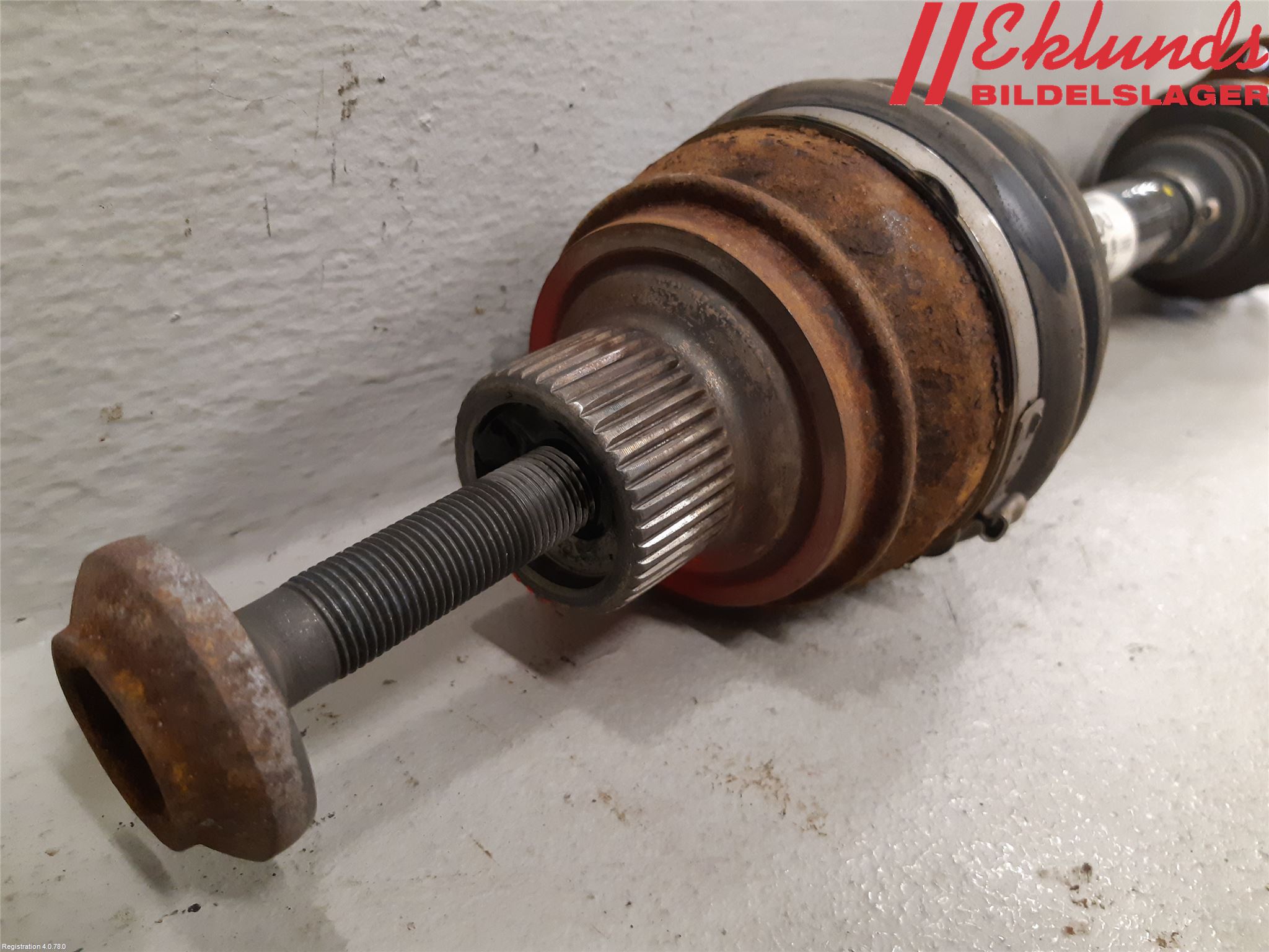 Audi A4 12-15 Drivaxel Fram Vänster