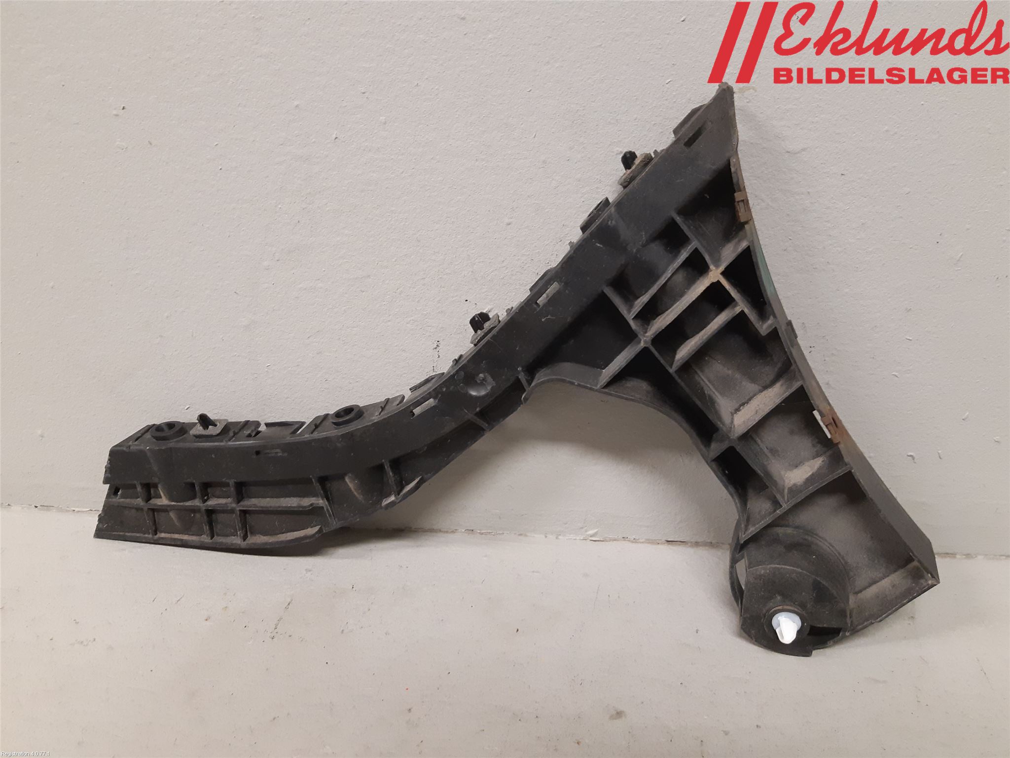 Volvo XC60 09-13 Stötfångarfäste Bak Vä