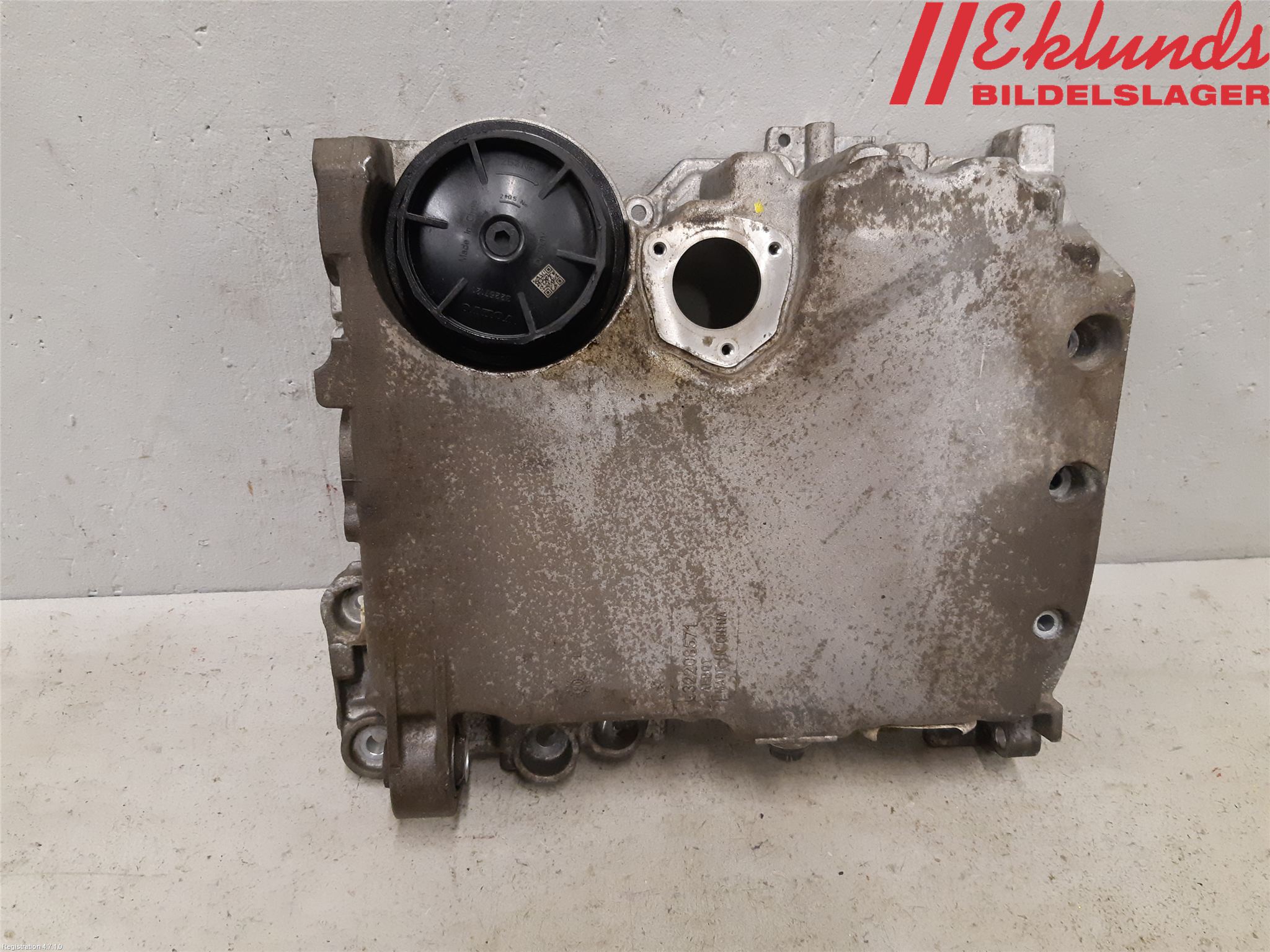 Volvo XC40/RECHARGE 18- Oljetråg