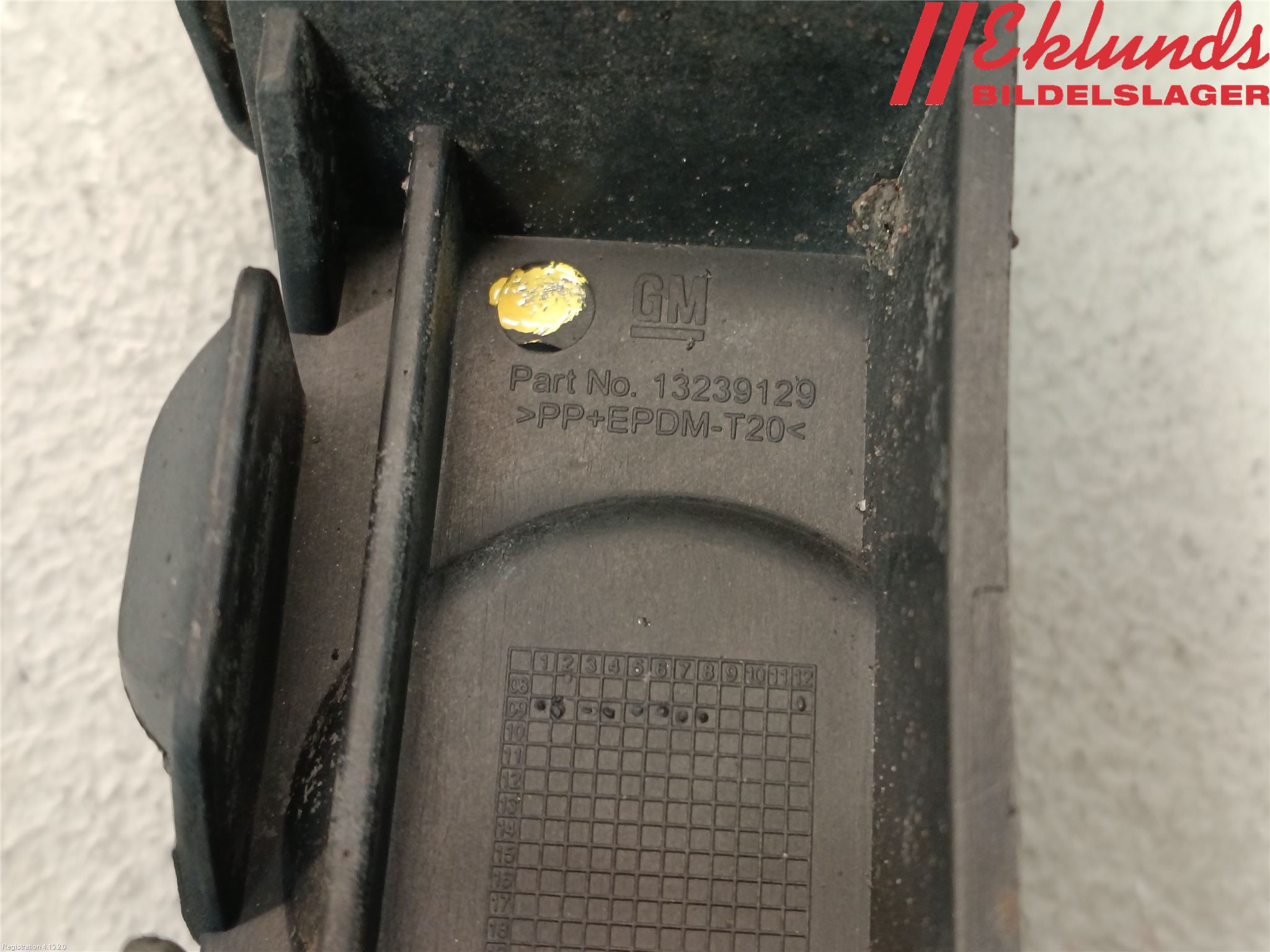 Opel INSIGNIA 09-16 Stötfångarfäste Bak Hö