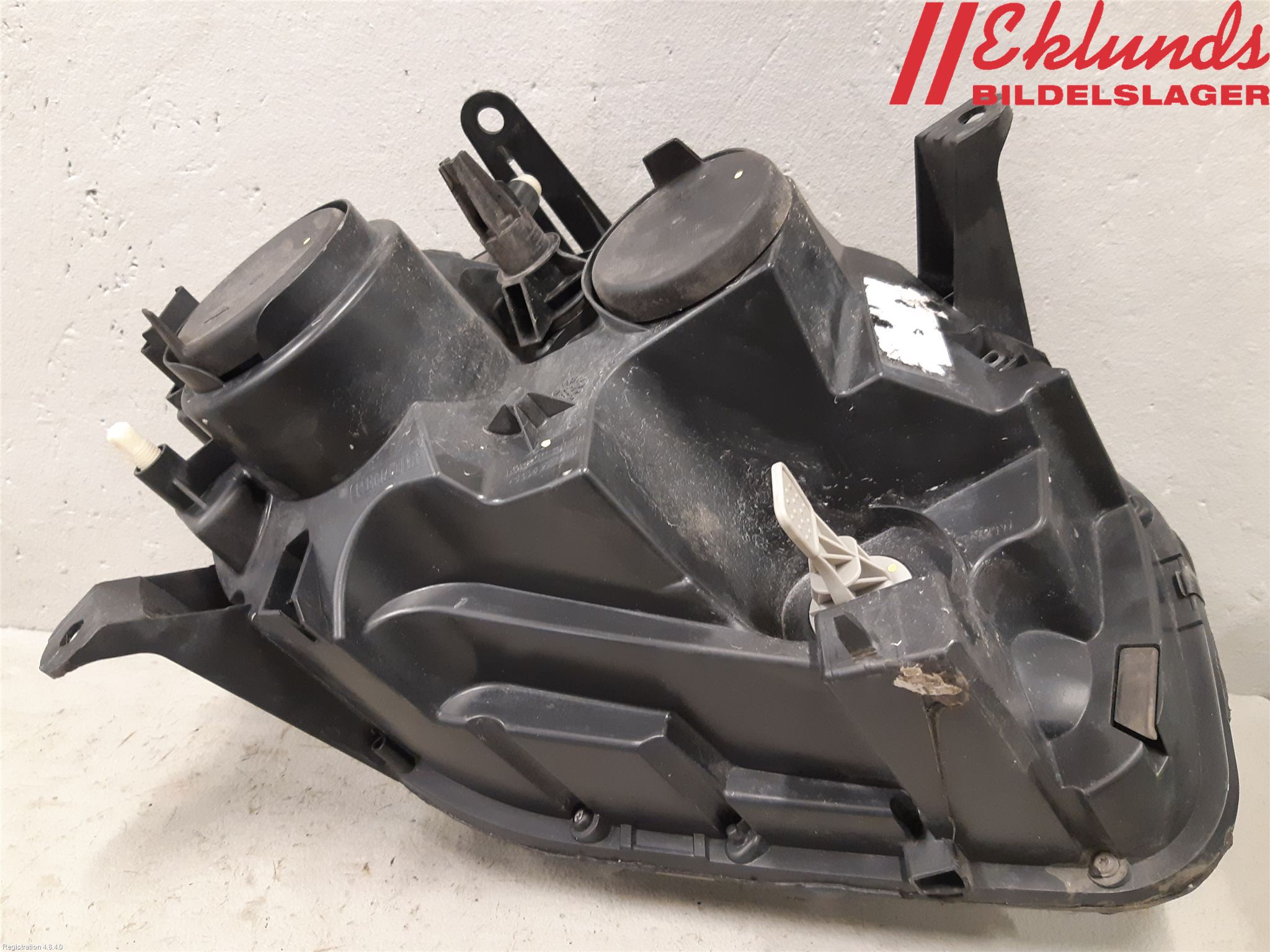 Dacia DUSTER 10-17 Strålkastare Vänster