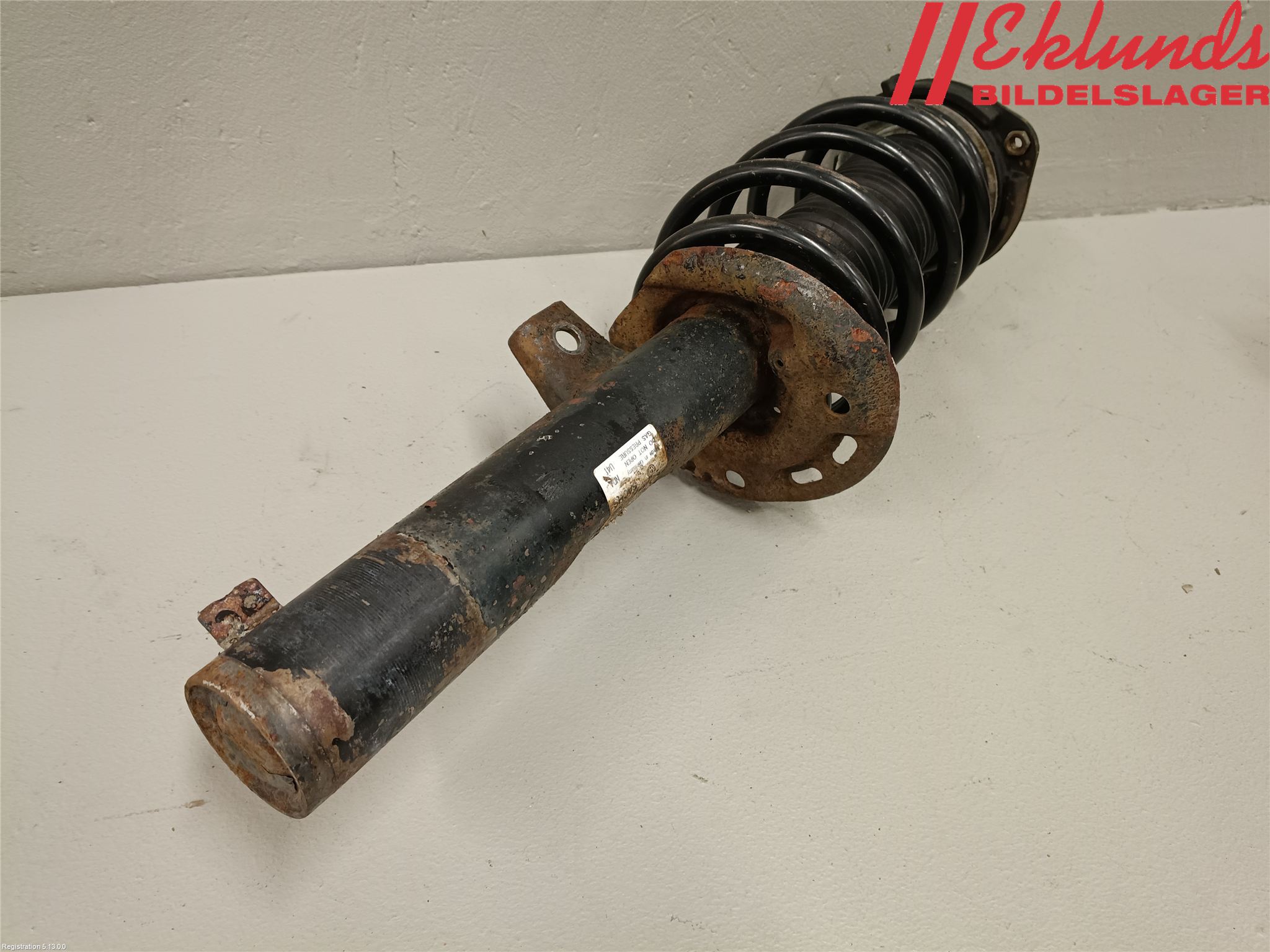 Volkswagen VW PASSAT 11-14 Fjäderben Fram Vänster