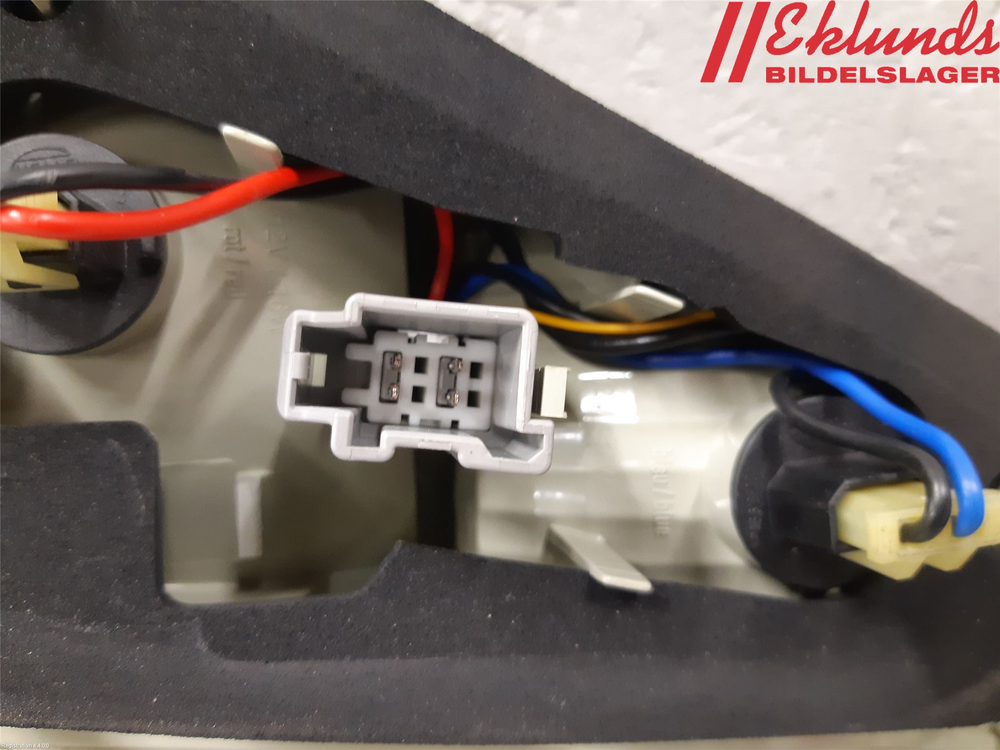 Volvo XC70 08-13 Bakljus Lucka Vä