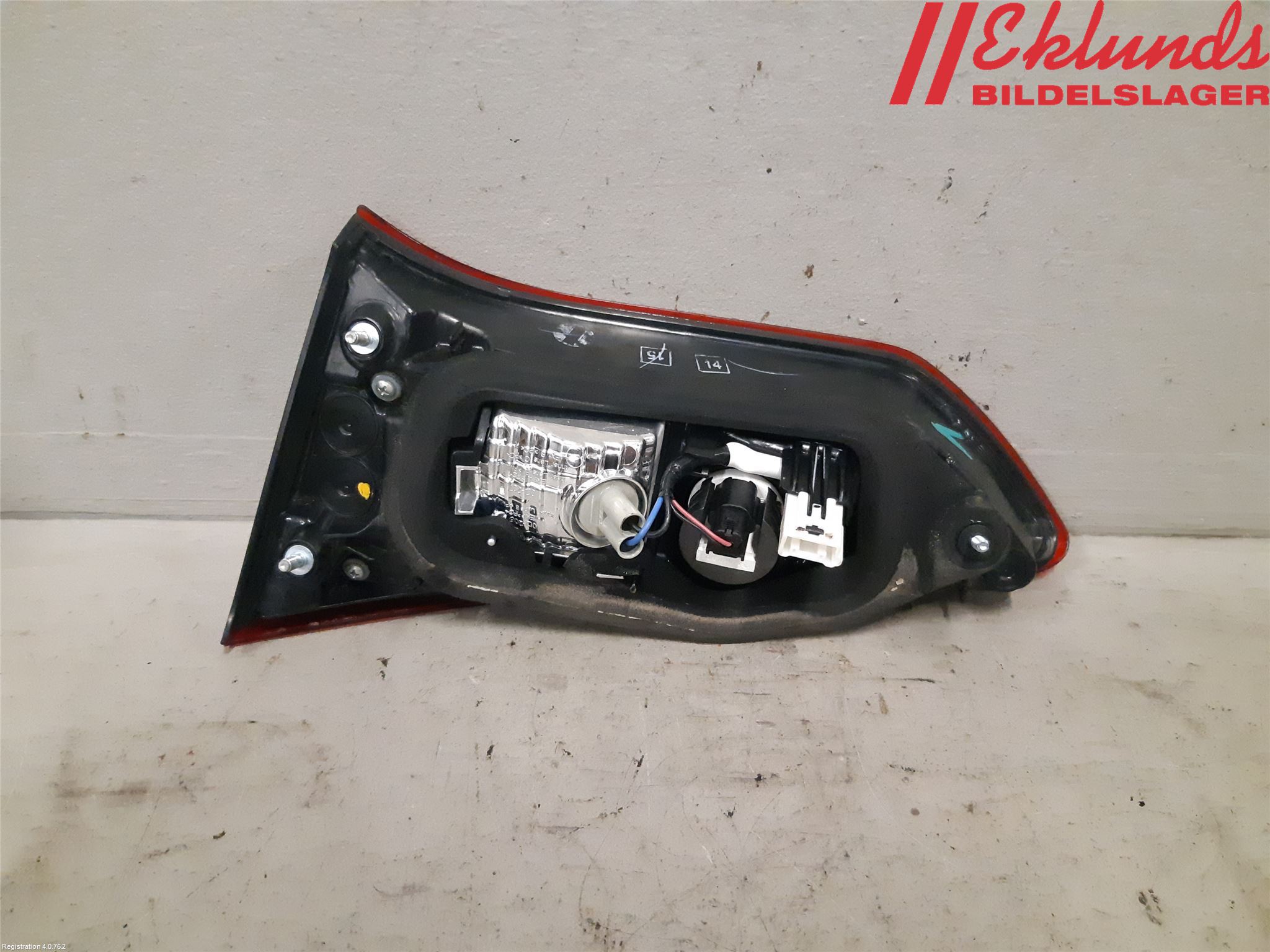 Toyota YARIS XP130 15-20 Bakljus Lucka Vä