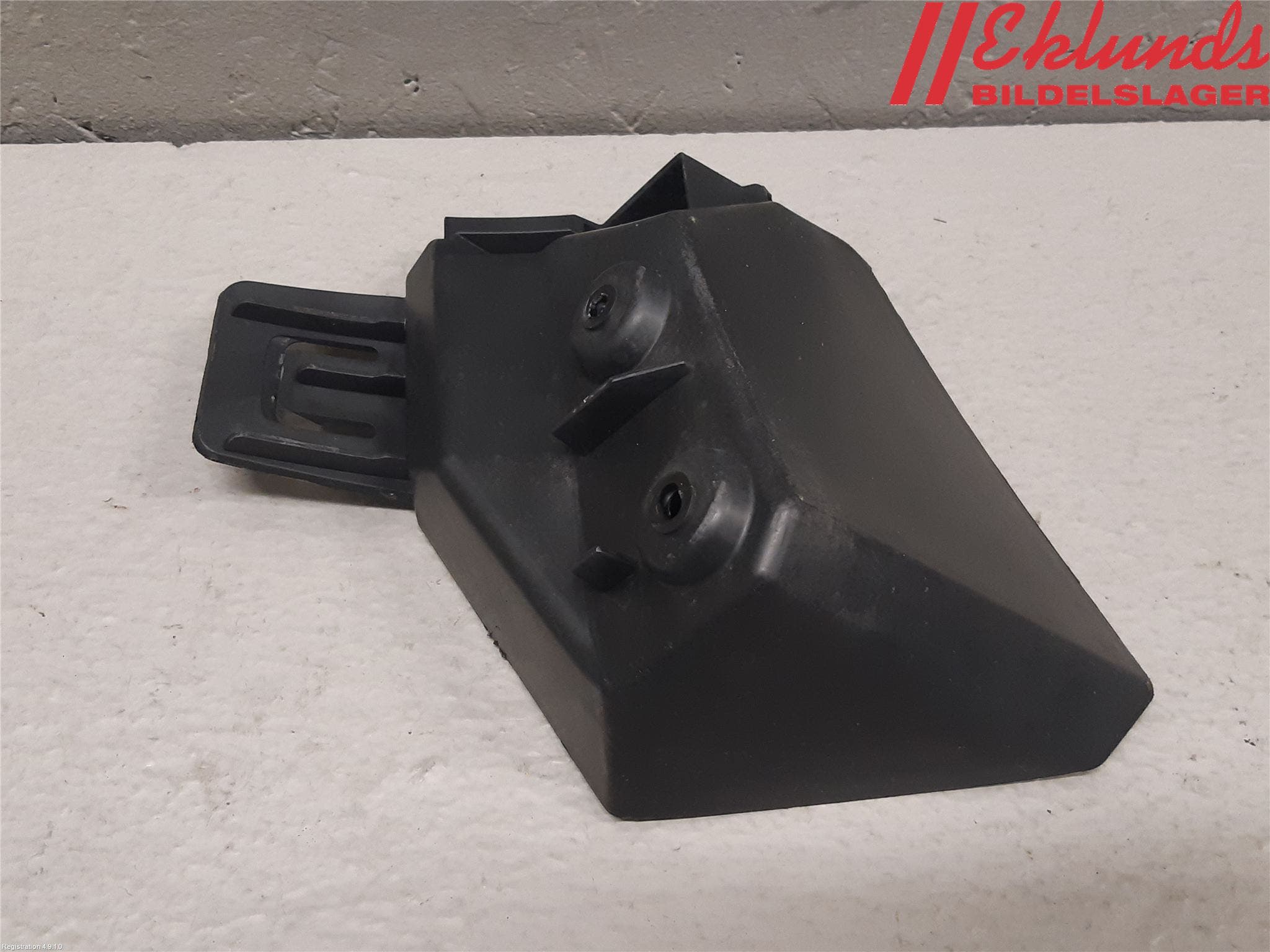 Ford FOCUS 15-18 Stötfångarfäste Bak Hö