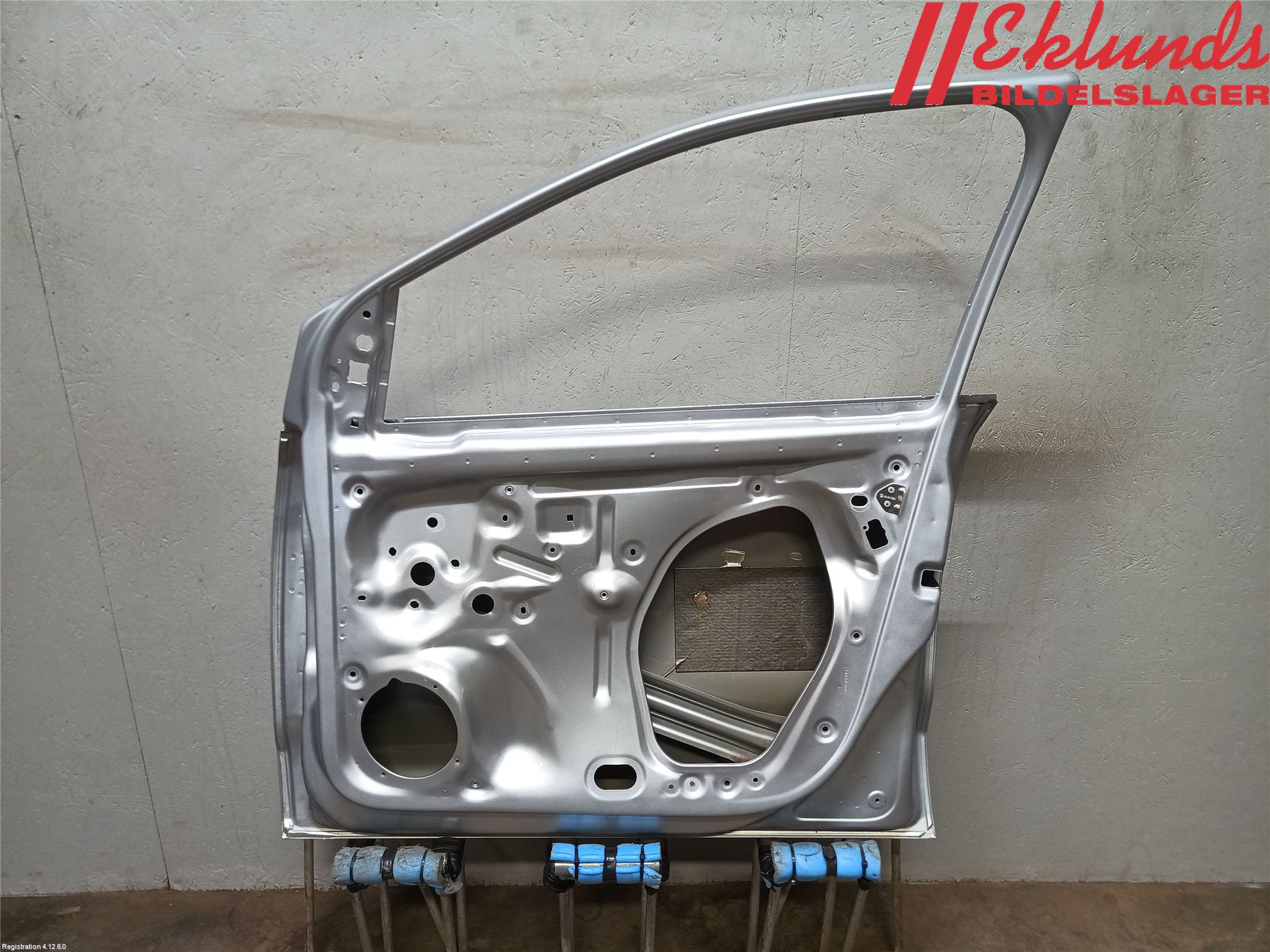 Volkswagen VW POLO 10-17 Dörr Fram Höger