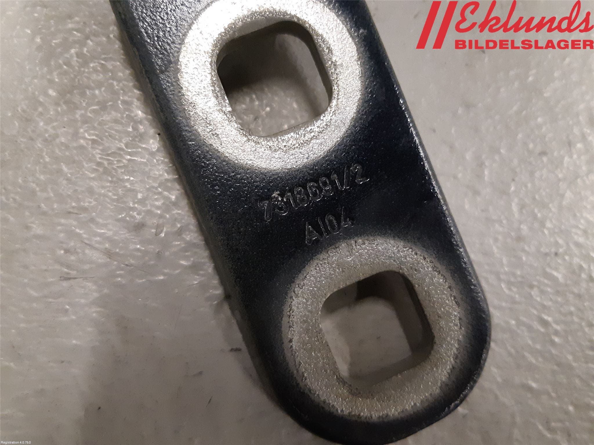 BMW X6 F16 14-19 Bakluckegångjärn Hö