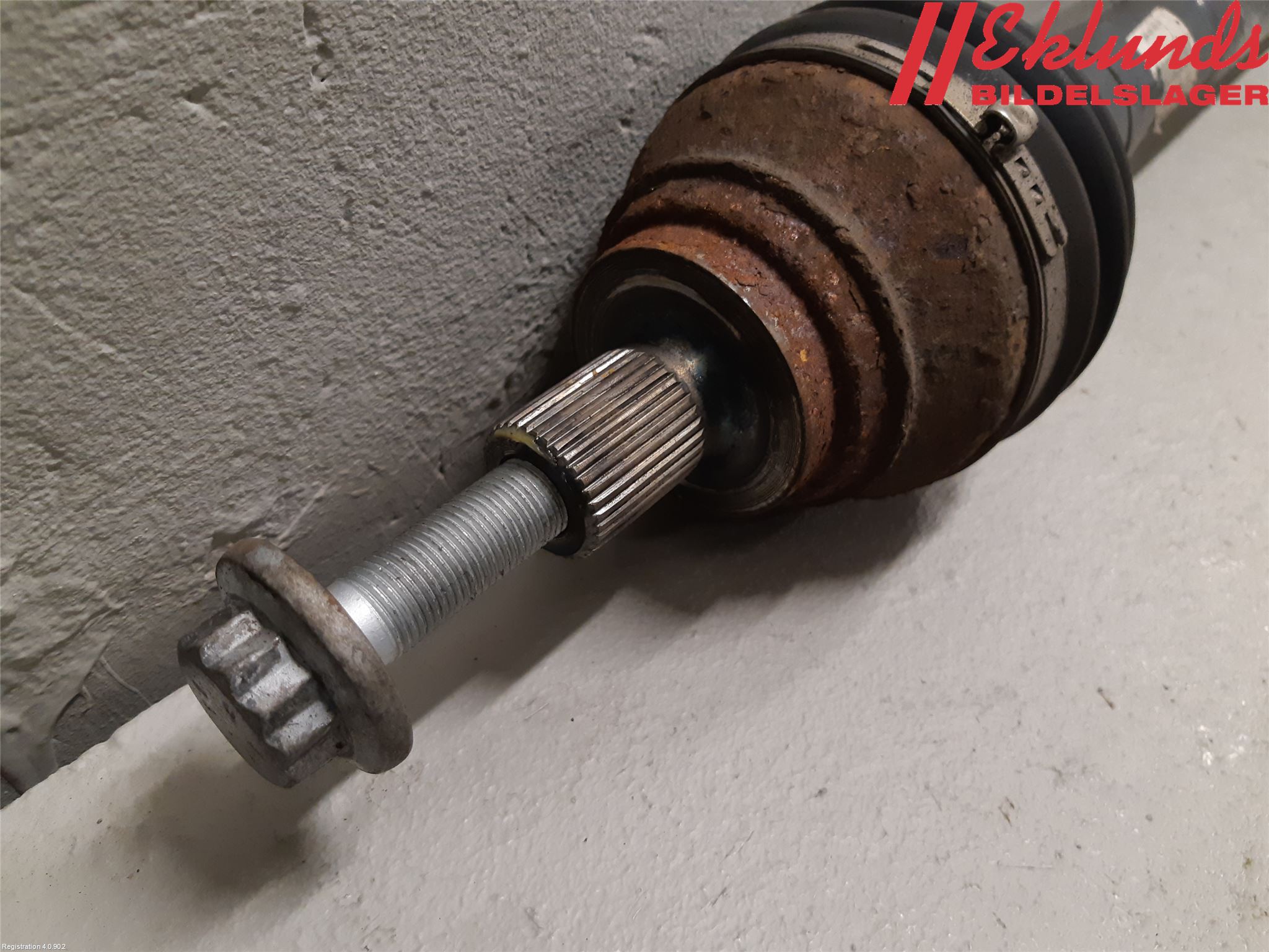 Volkswagen VW PASSAT 15-19 Drivaxel Fram Höger
