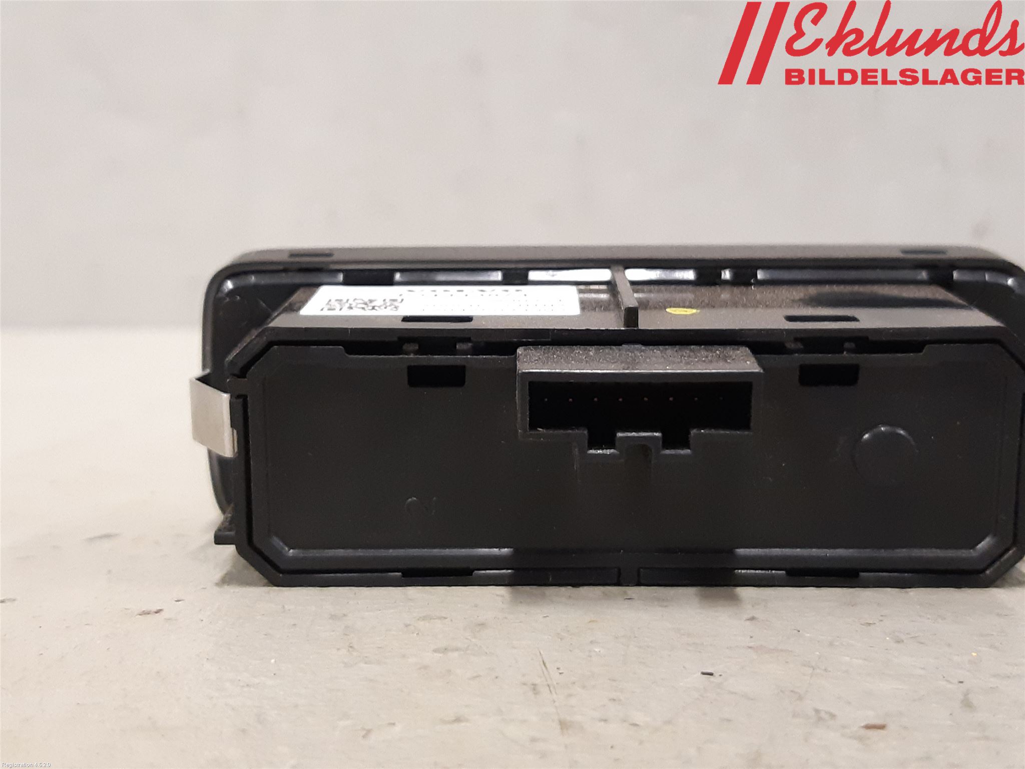 Volvo XC40/RECHARGE 18- Strömställare Multifunktion