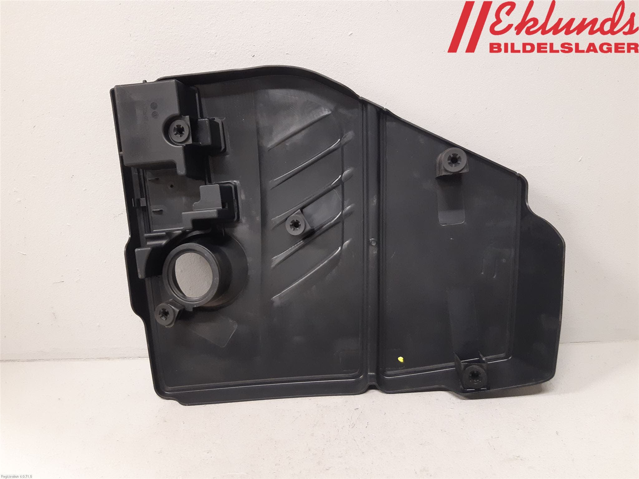 BMW 3 F30/F31/F80 12-19 Motorkåpa