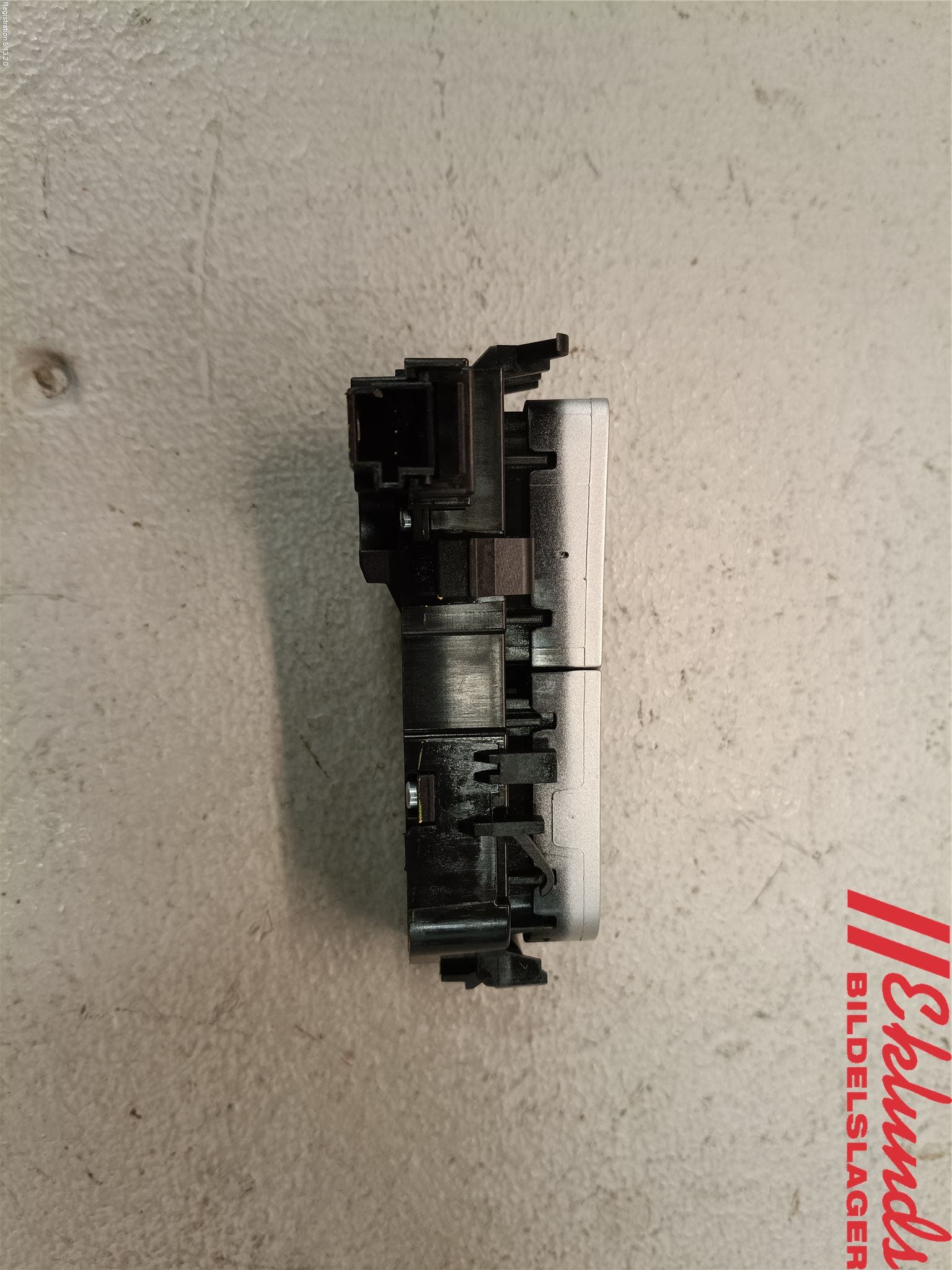 Mercedes-Benz MB EQC (N293) 20- Strömställare Stolvärme