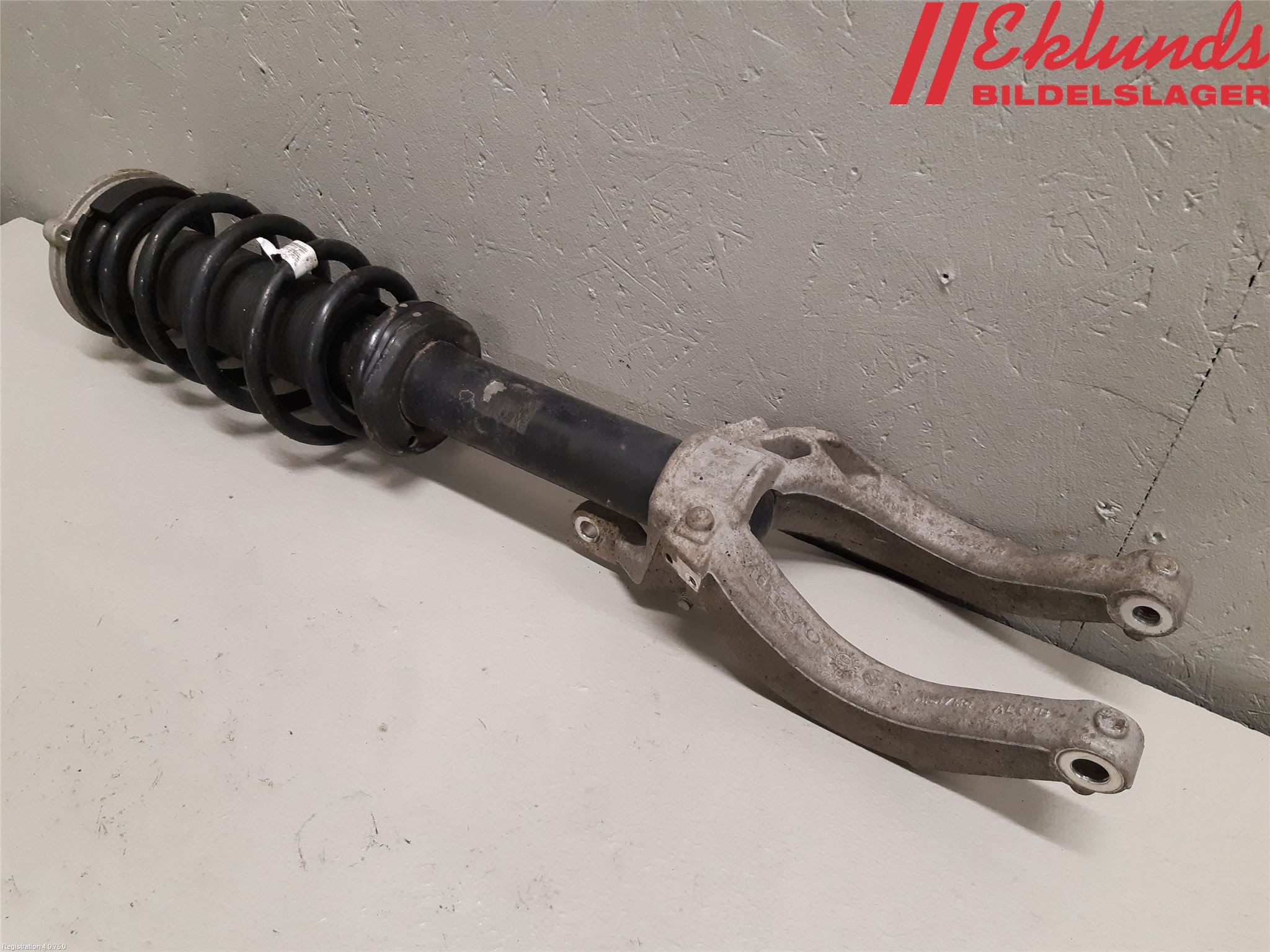 Volvo V90 17->> Fjäderben Fram Höger