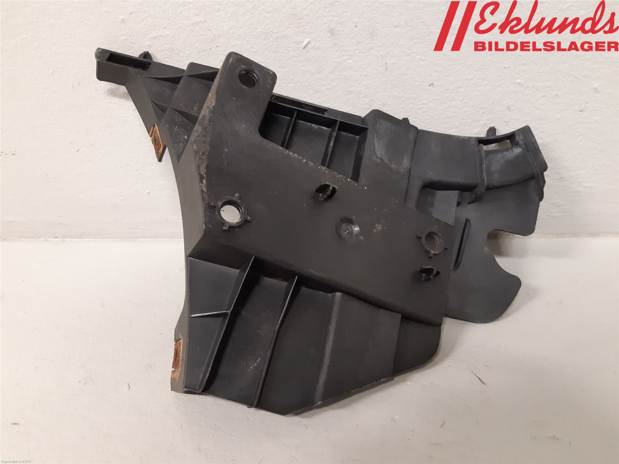 Volvo V70 08-13 Stötfångarfäste Fram Vä