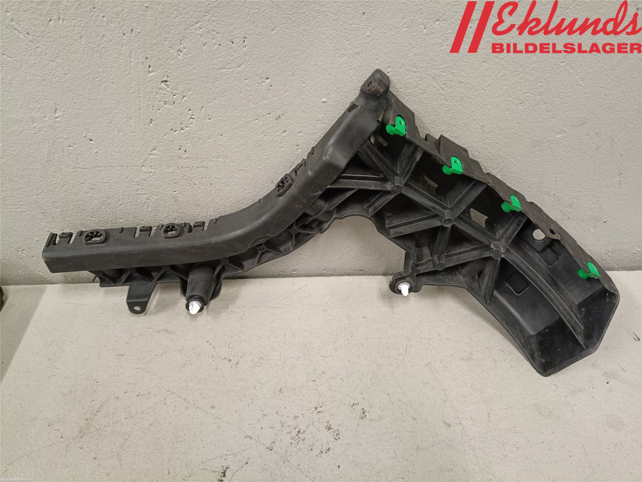 Volvo V60 19- Stötfångarfäste Bak Vä